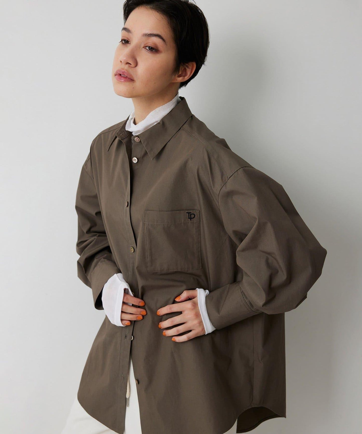 【THE PAUSE】口袋刺繡襯衫