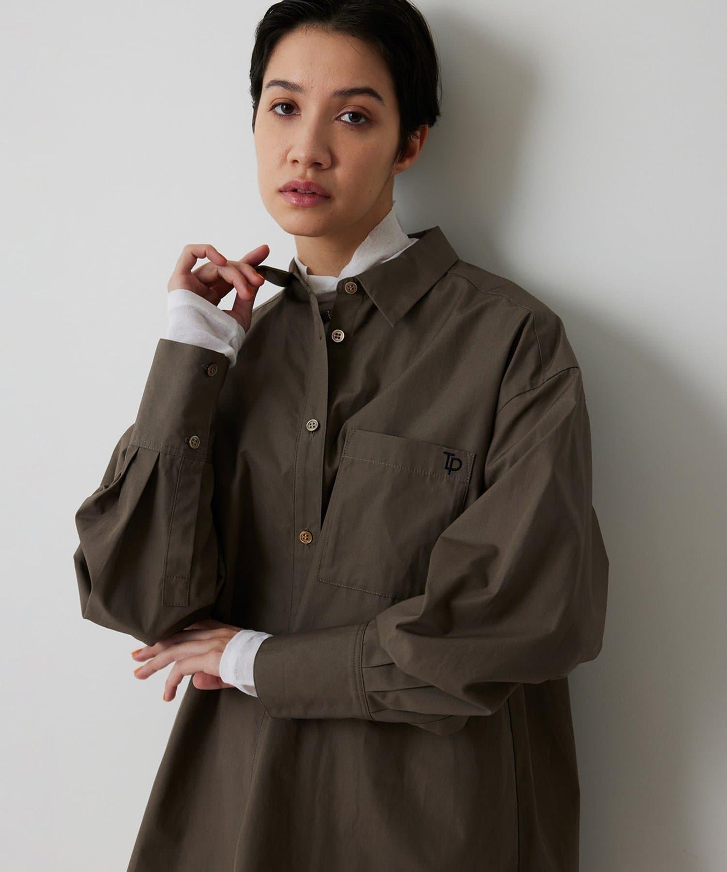 【THE PAUSE】口袋刺繡襯衫