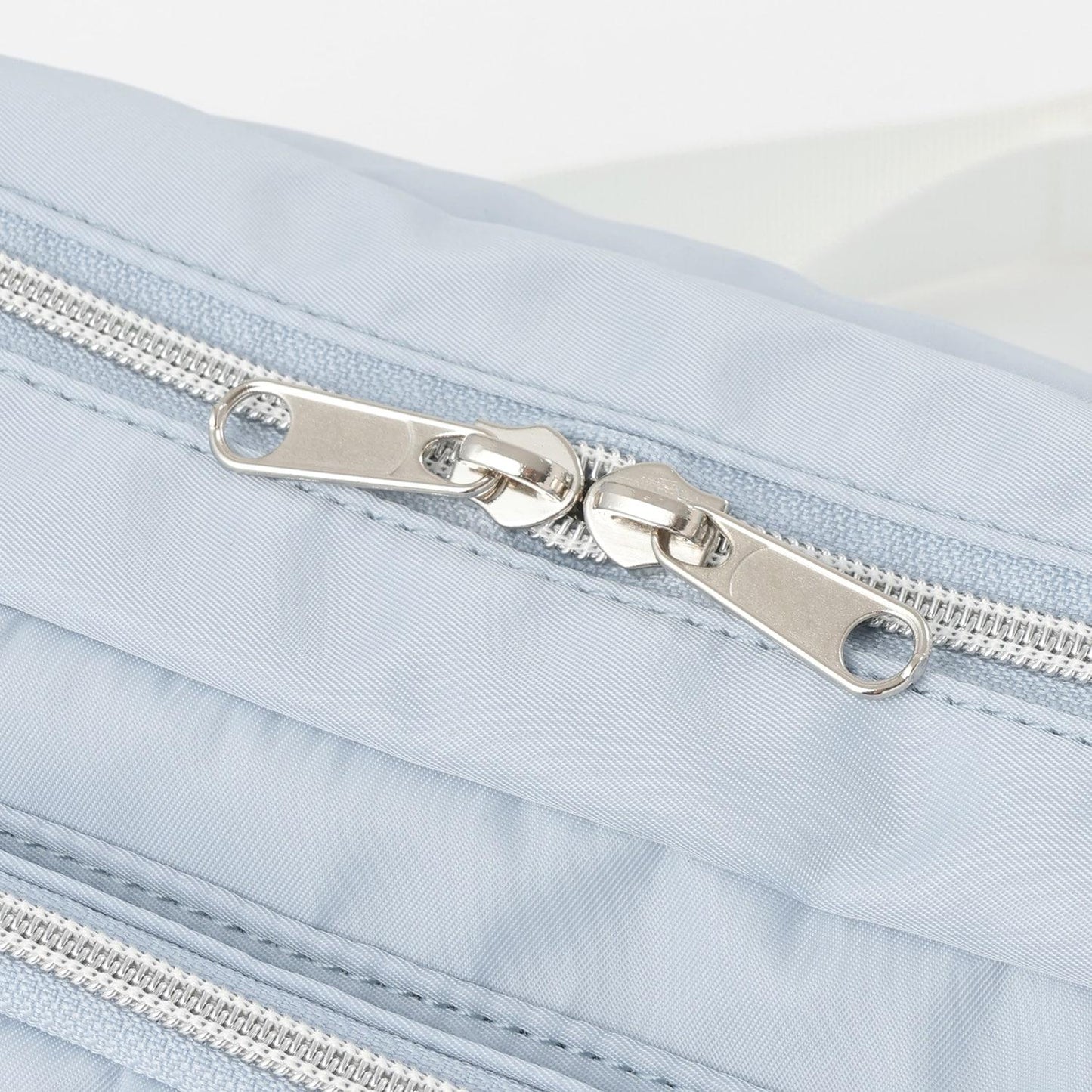 帶有飲料瓶收納的休閒單肩包