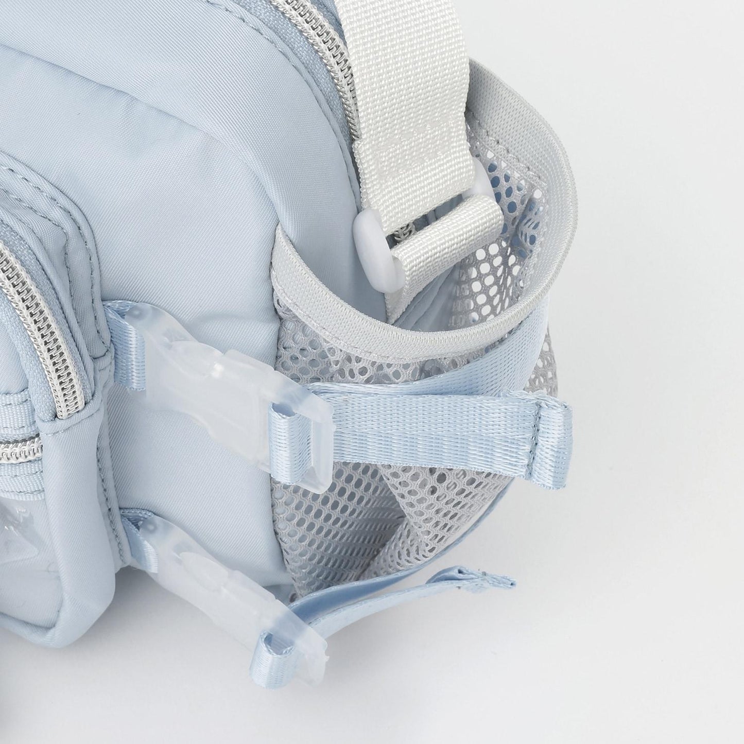 帶有飲料瓶收納的休閒單肩包