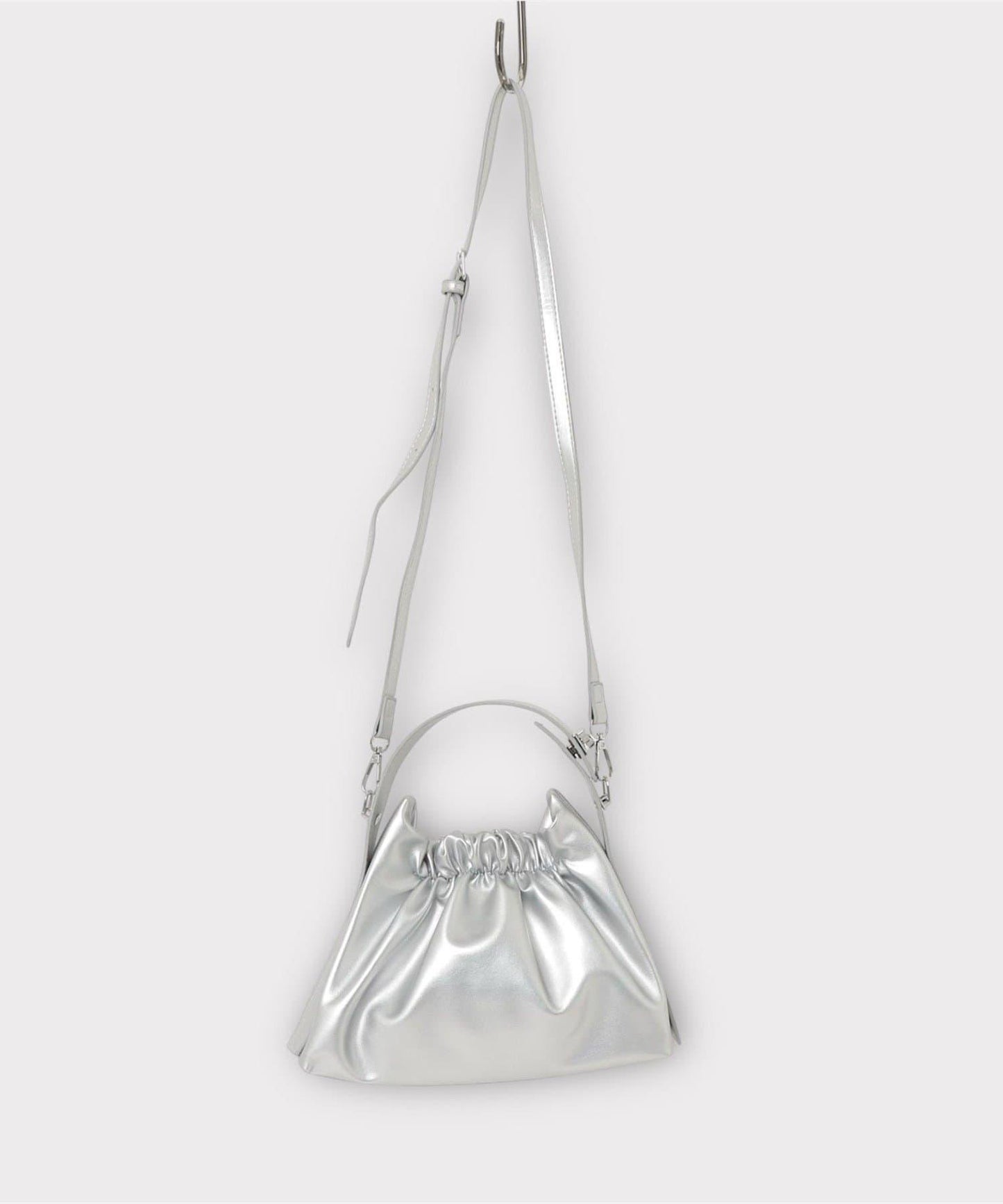 褶皺三角單肩包