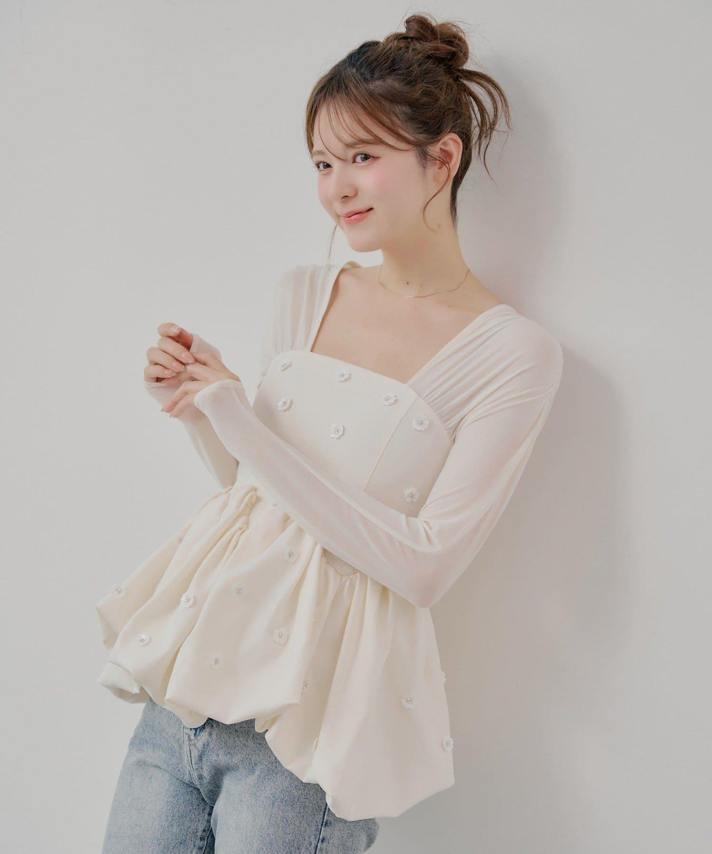 【SALON by Chico】拼接泡泡袖荷葉邊花卉襯衫