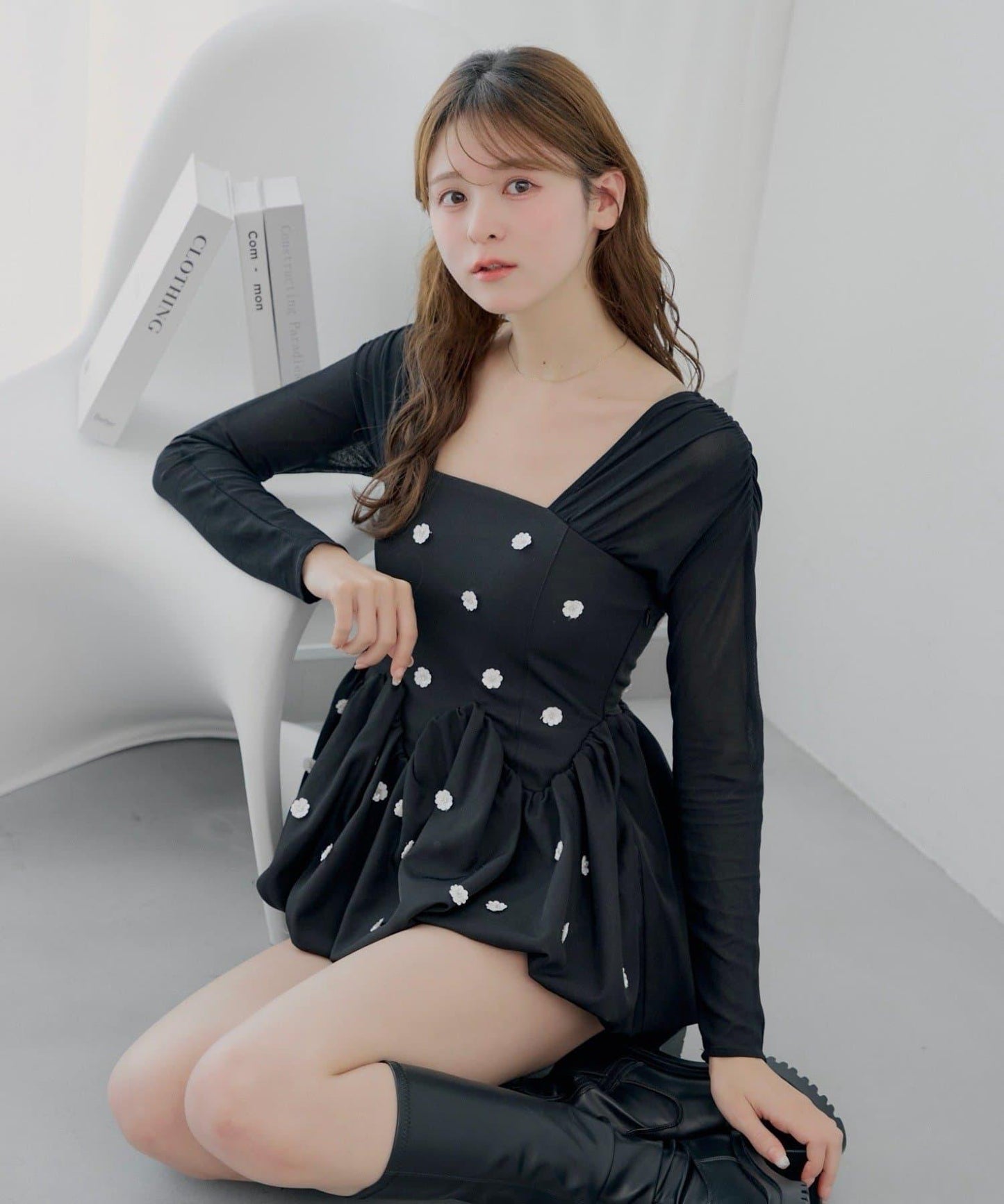 【SALON by Chico】拼接泡泡袖荷葉邊花卉襯衫