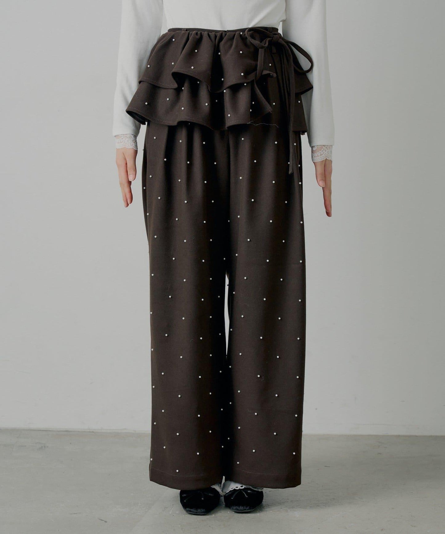 【SALON by Chico】可拆卸荷葉邊+珍珠裝飾寬鬆休閒褲