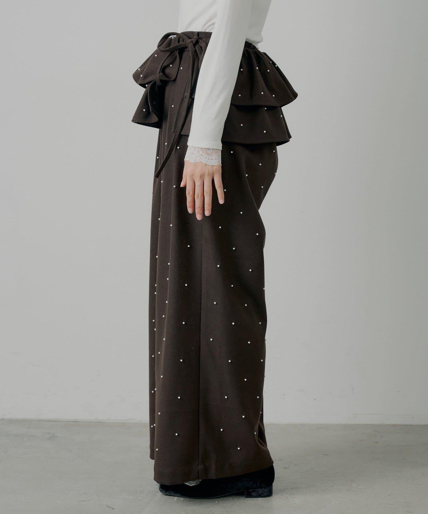 【SALON by Chico】可拆卸荷葉邊+珍珠裝飾寬鬆休閒褲