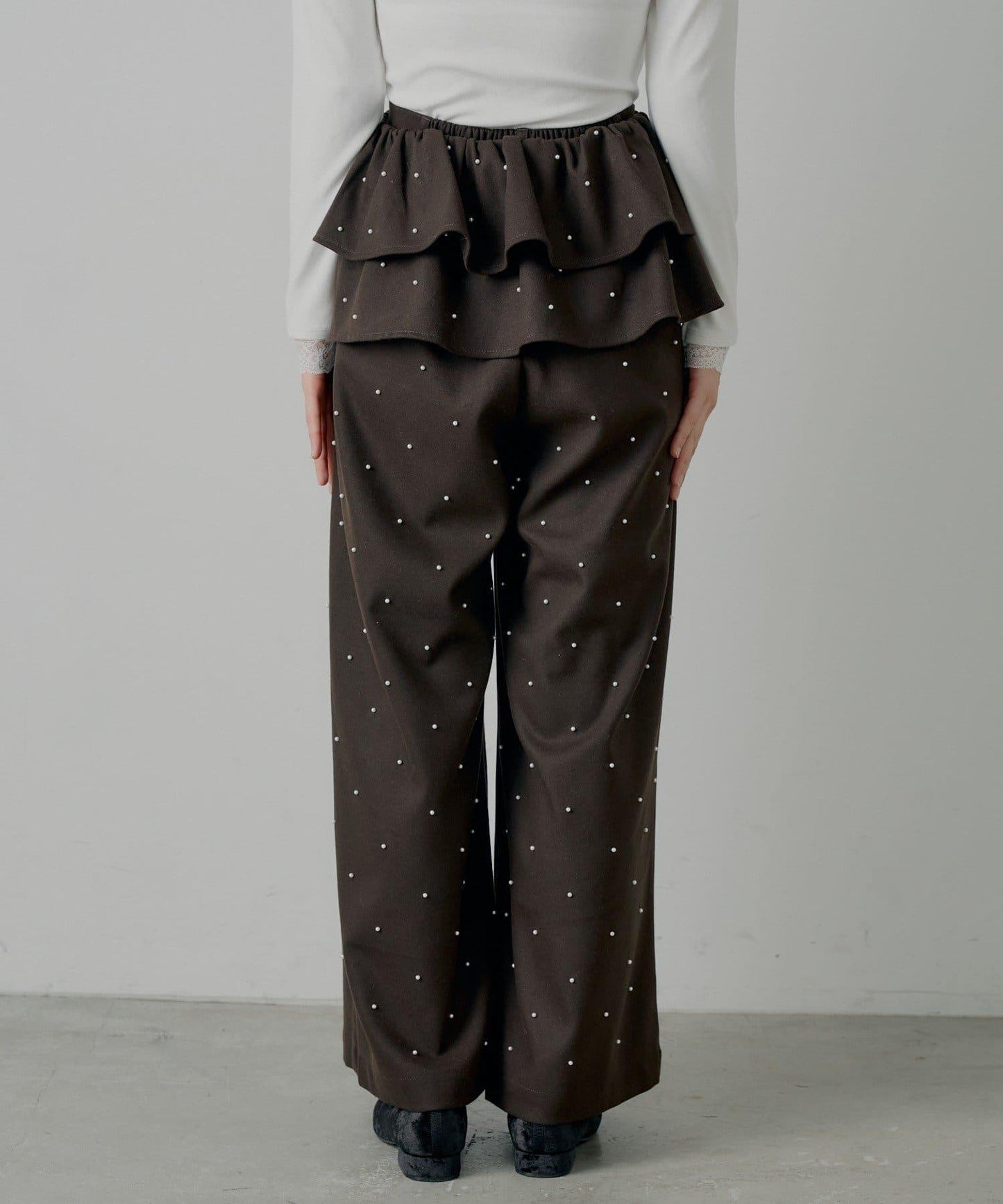 【SALON by Chico】可拆卸荷葉邊+珍珠裝飾寬鬆休閒褲