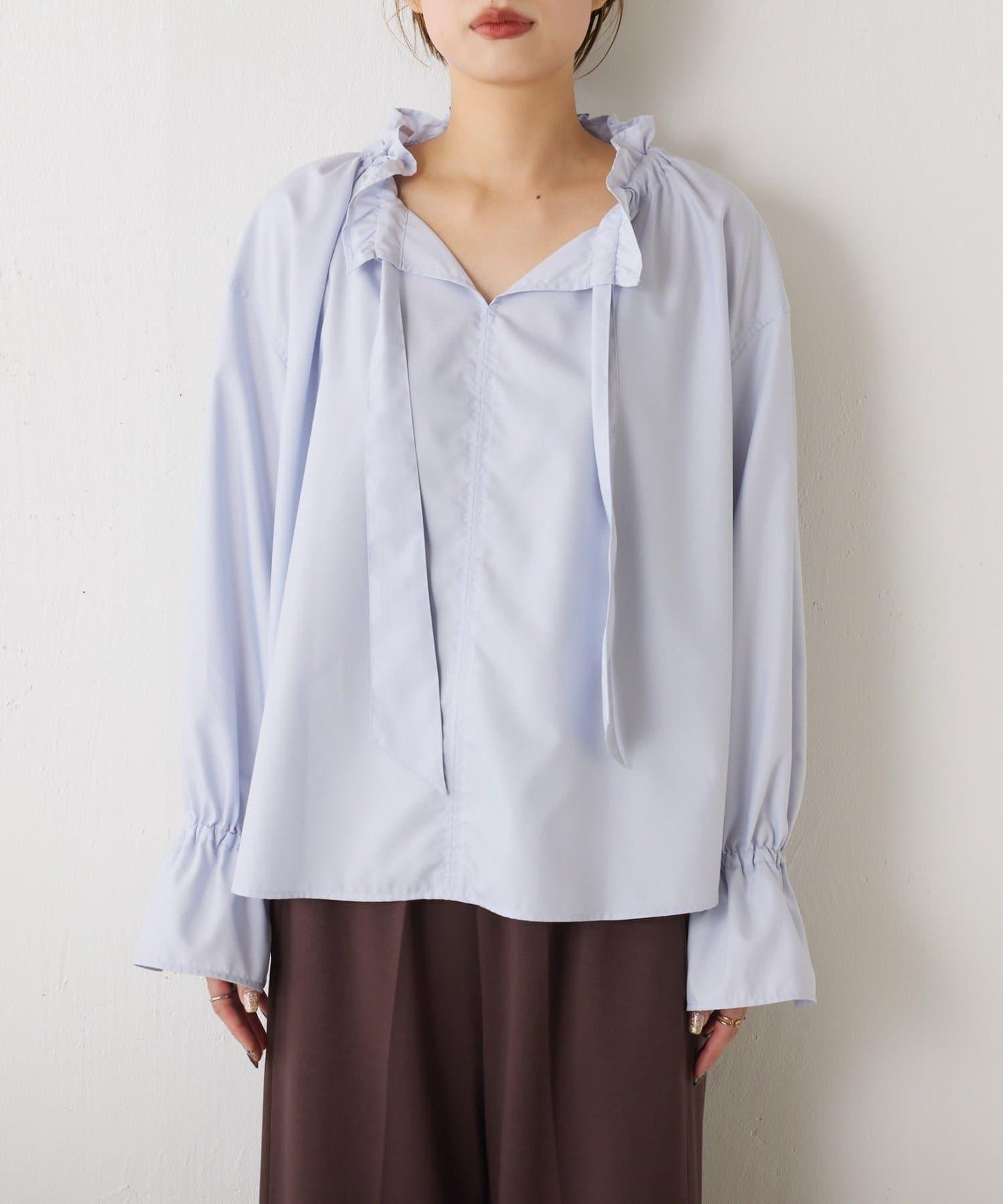 袖荷葉邊蝴蝶結繫帶襯衫
