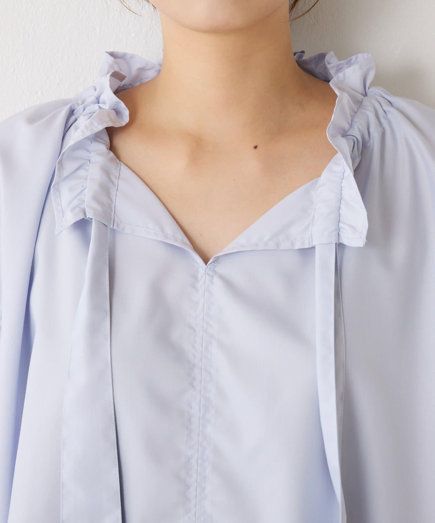 袖荷葉邊蝴蝶結繫帶襯衫