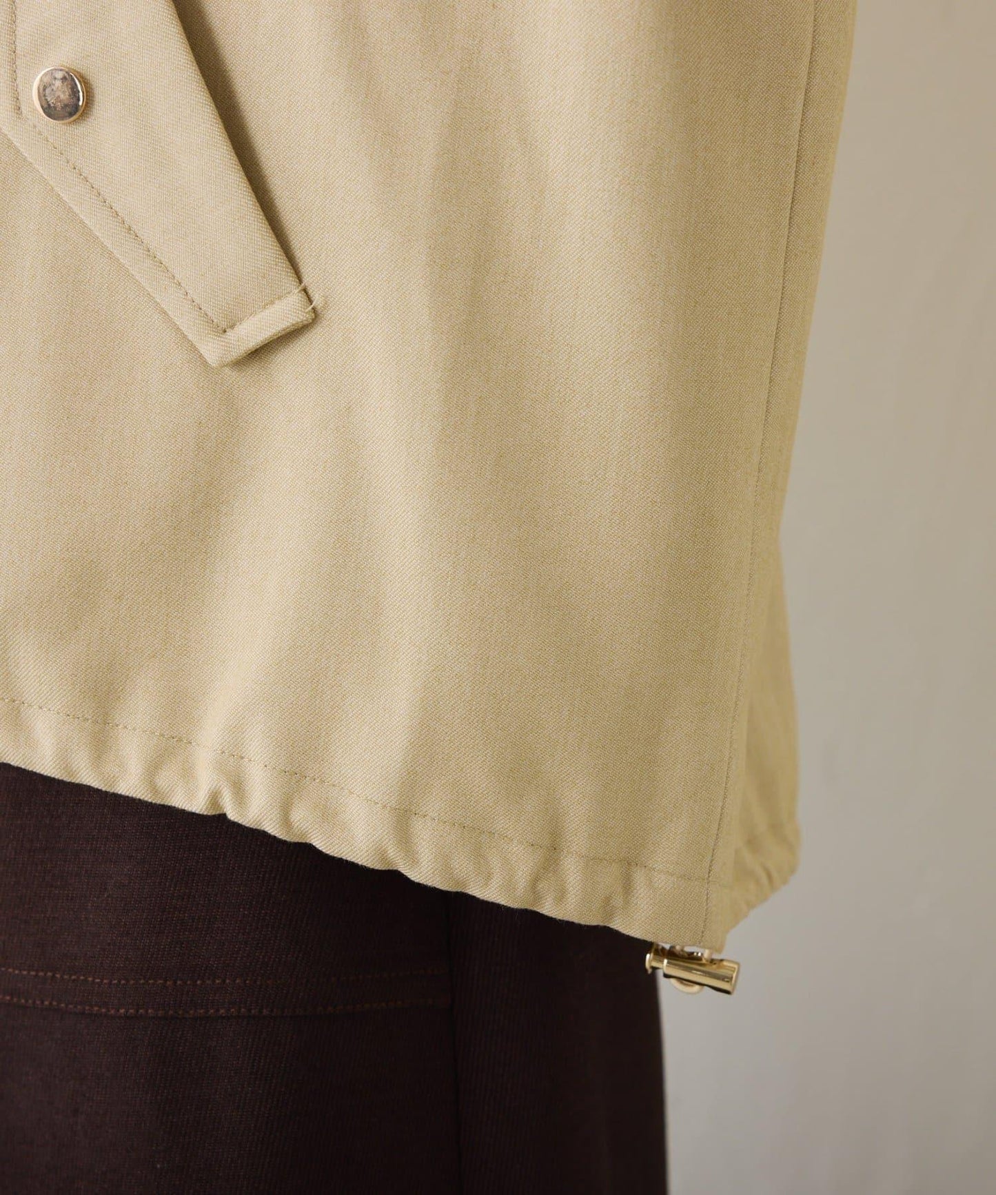 下襬抽繩短夾克