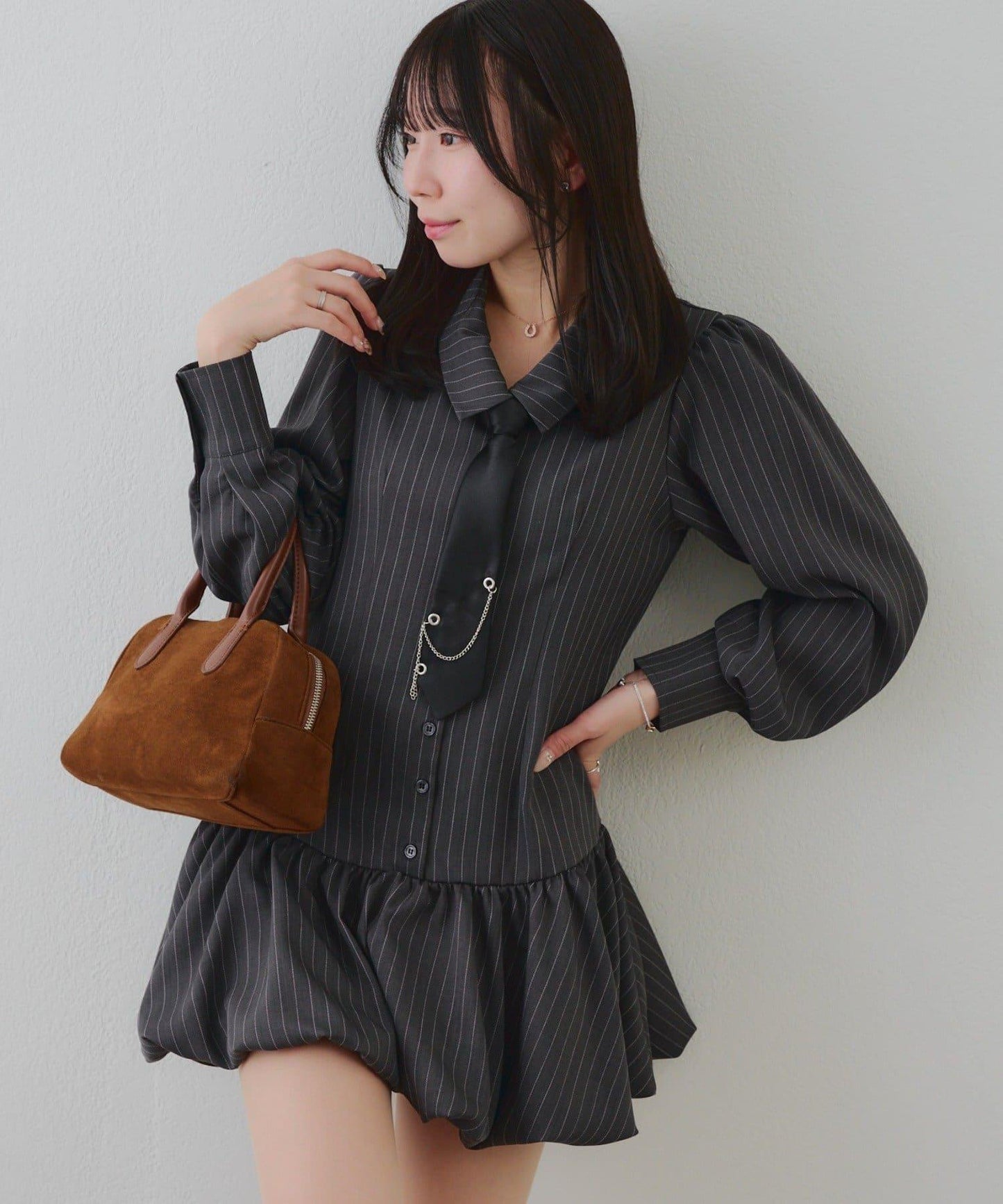 帶領帶下襬泡泡袖迷你連衣裙