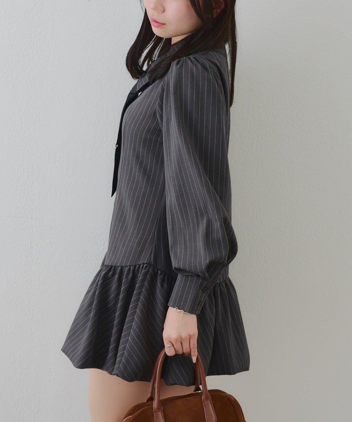 帶領帶下襬泡泡袖迷你連衣裙