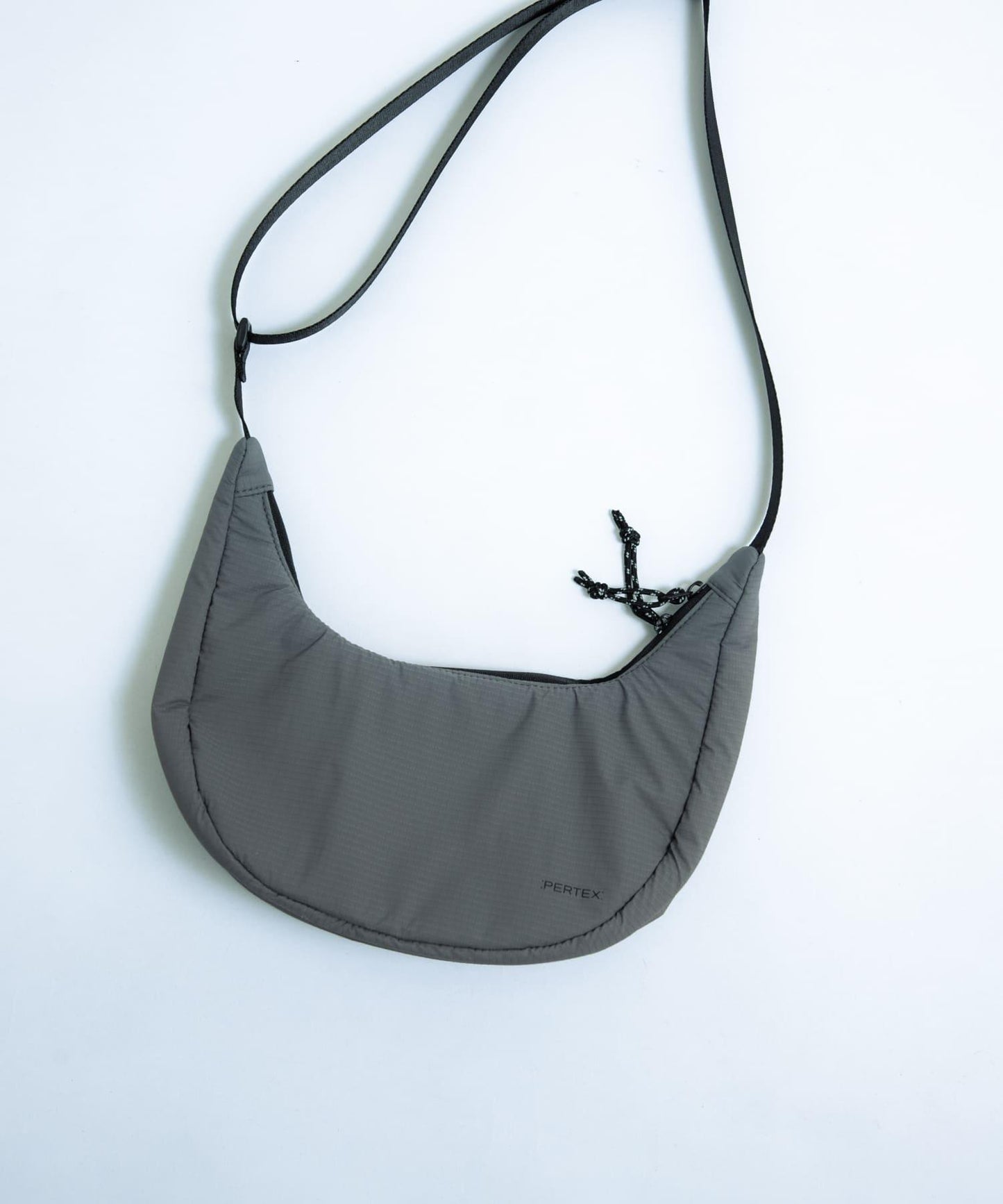 Pertex 香蕉斜挎包