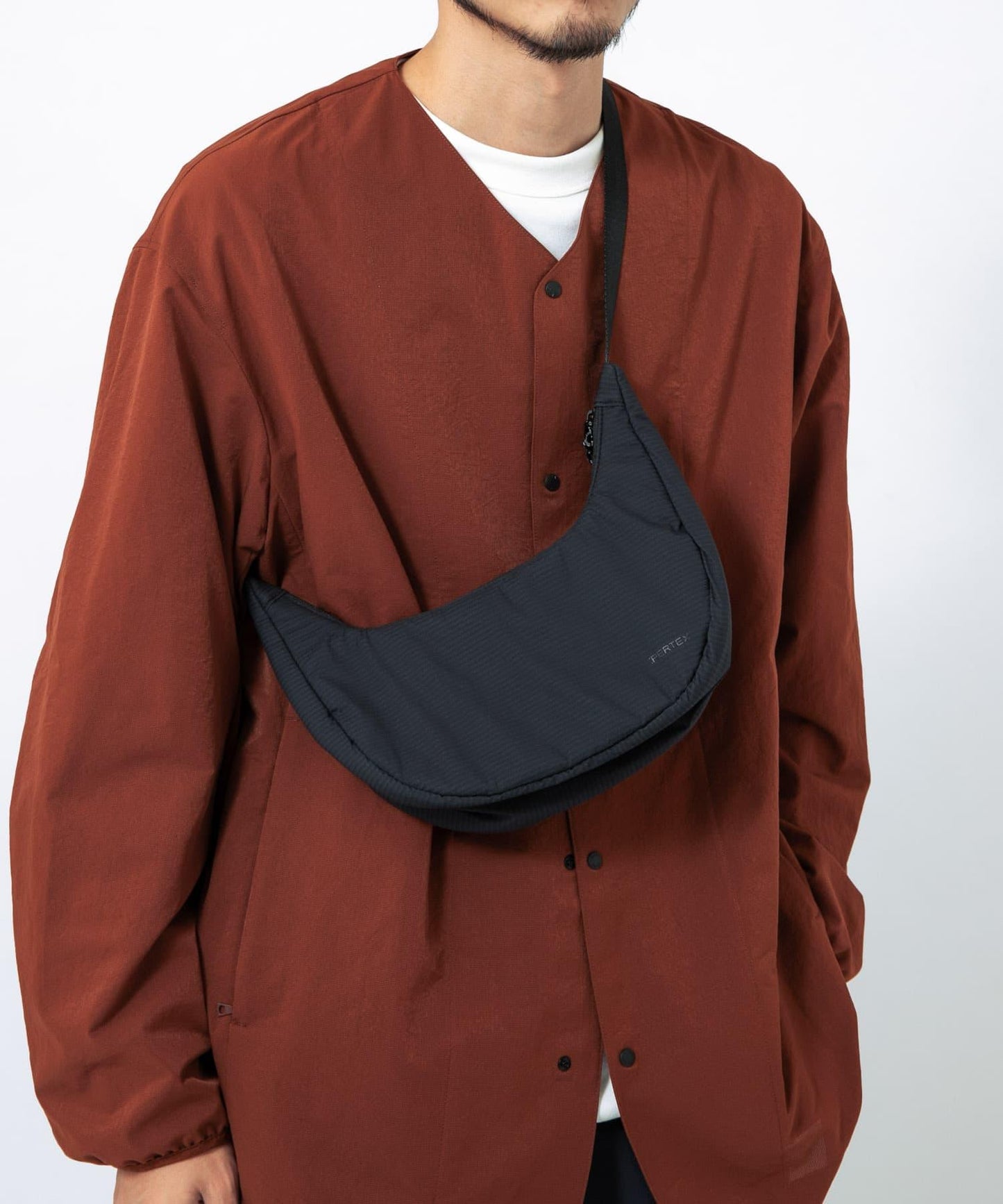 Pertex 香蕉斜挎包