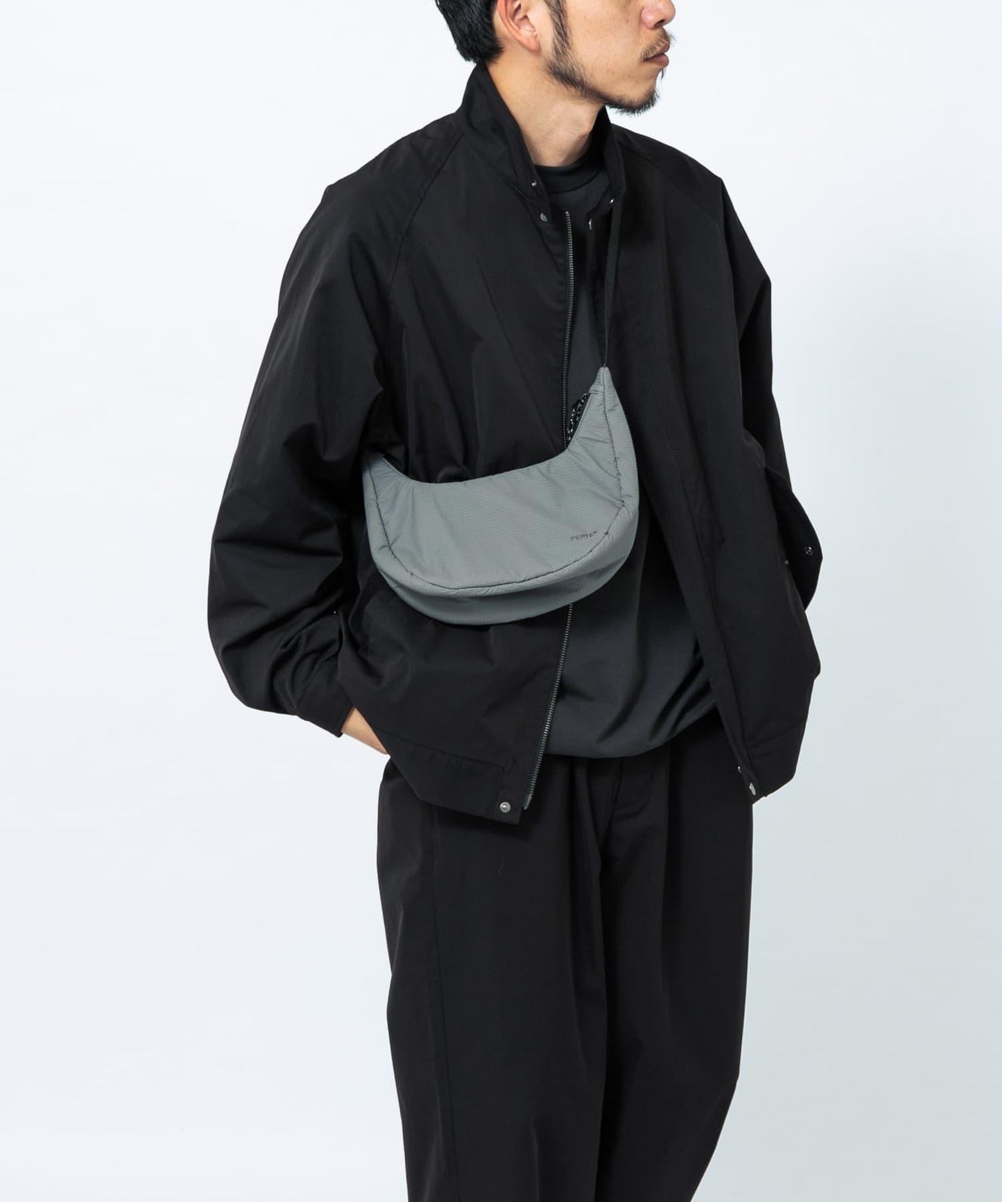 Pertex 香蕉斜挎包