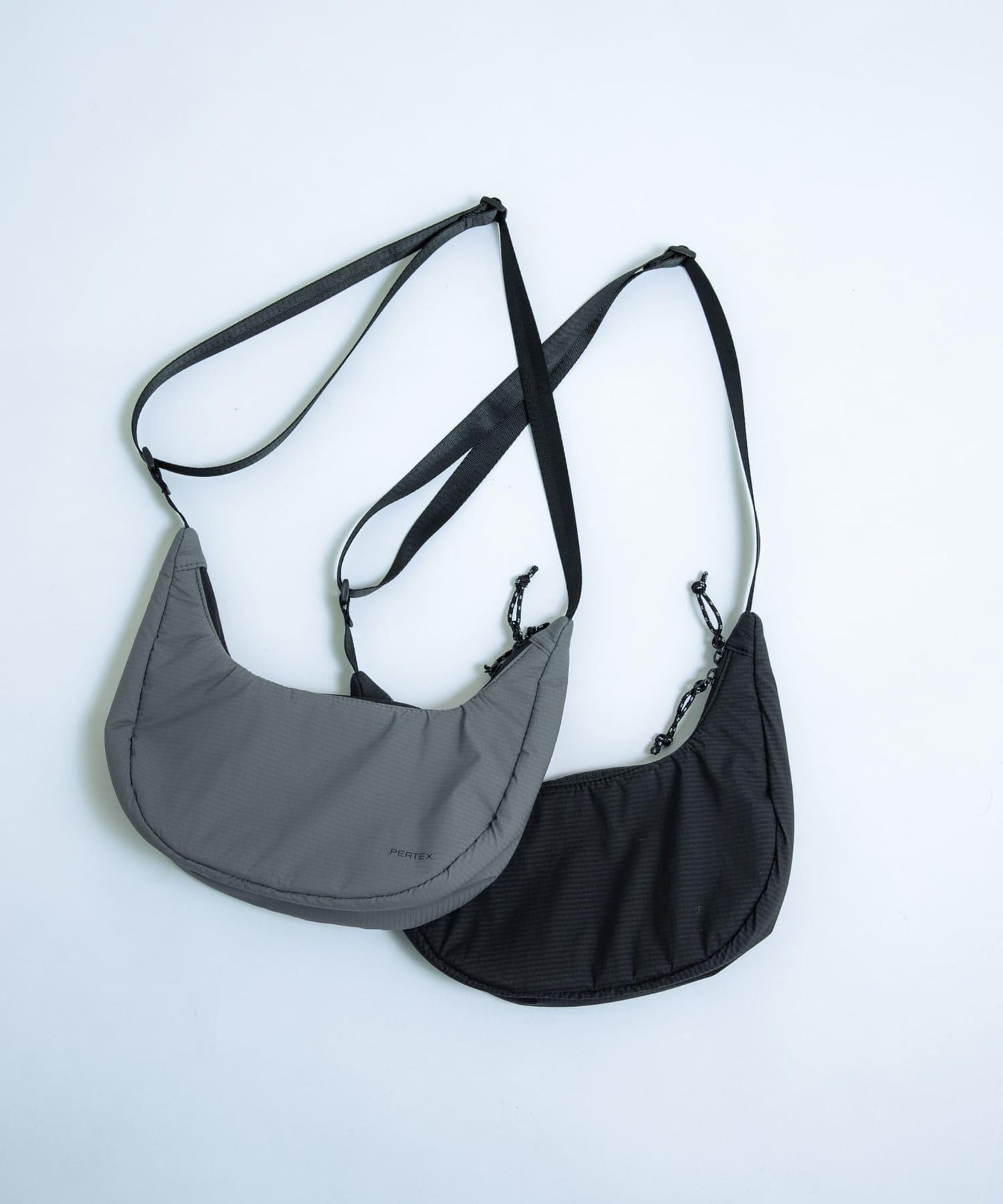 Pertex 香蕉斜挎包