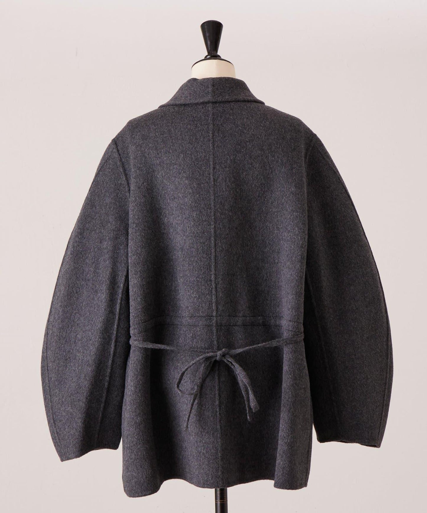 《RRACE》披肩領半身大衣