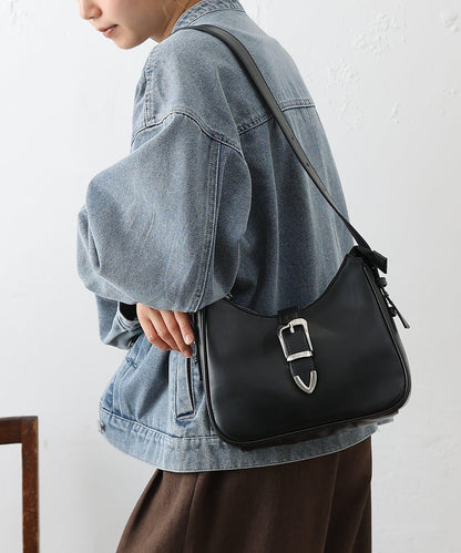 金屬扣帶仿皮單肩包