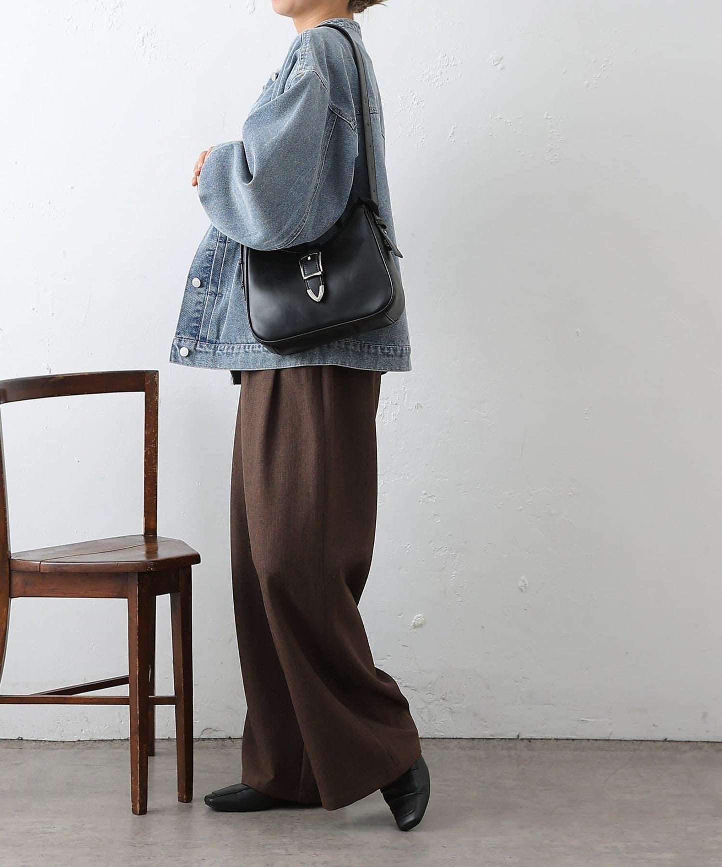 金屬扣帶仿皮單肩包