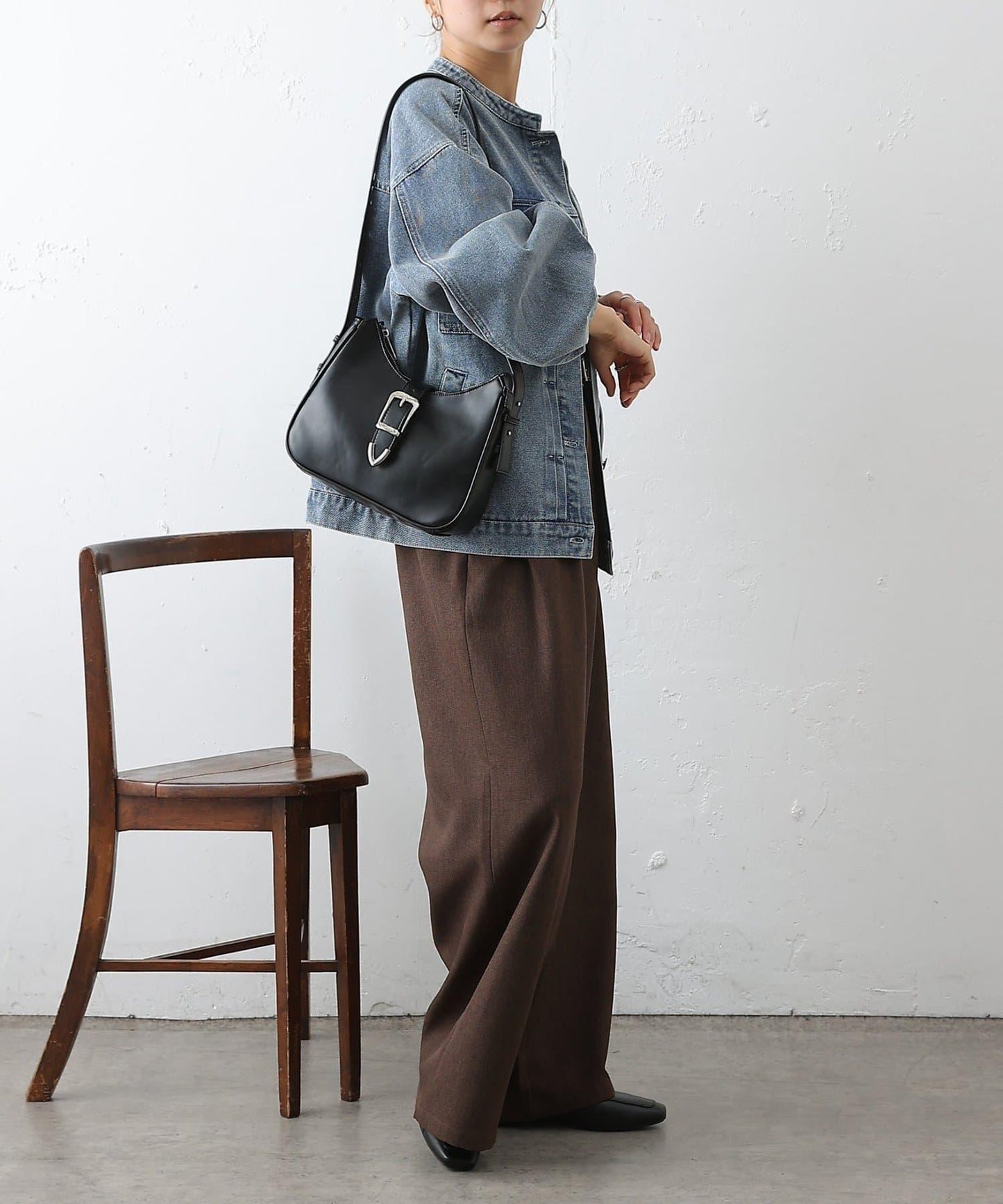 金屬扣帶仿皮單肩包