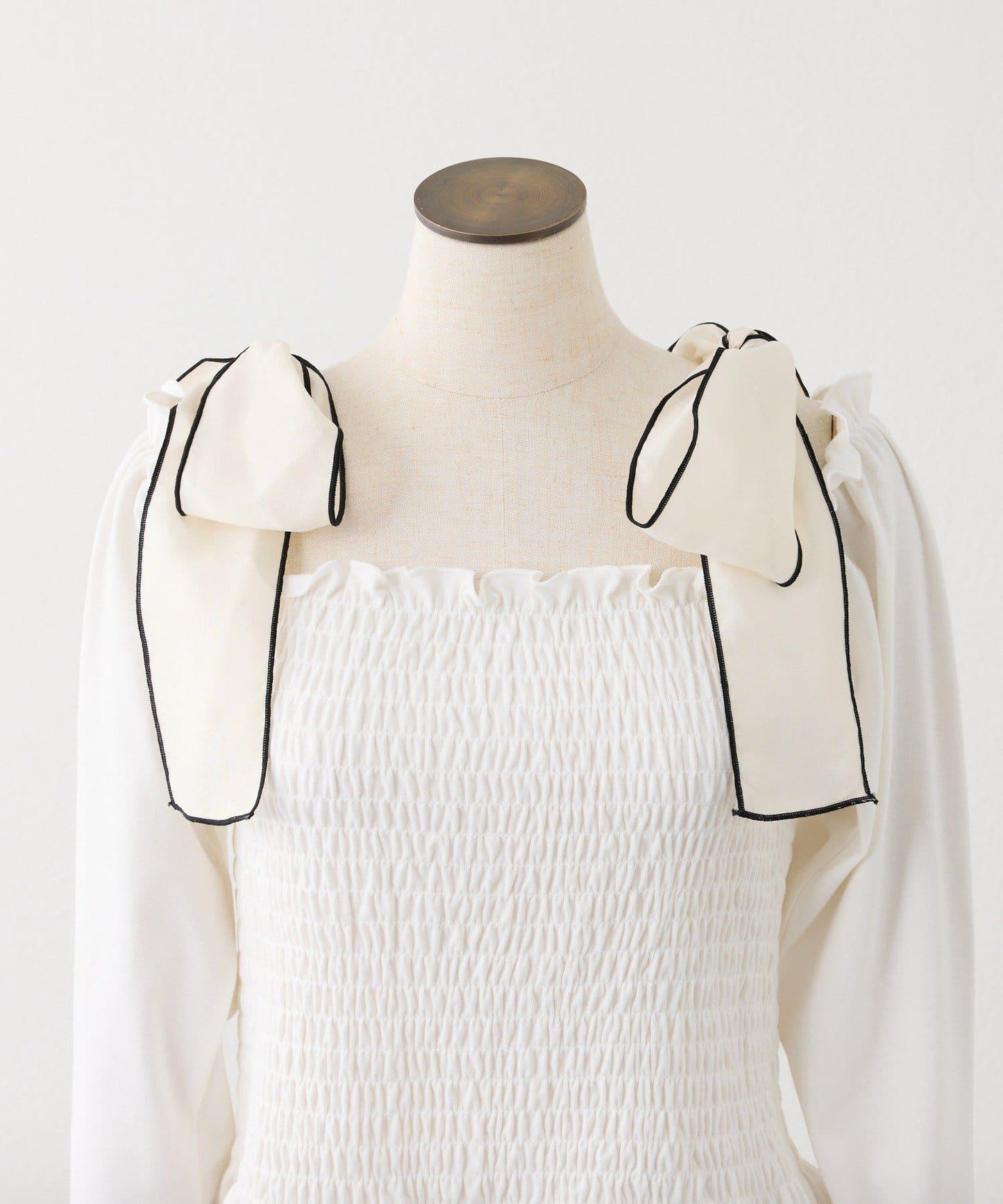 肩帶蝴蝶結褶皺上衣