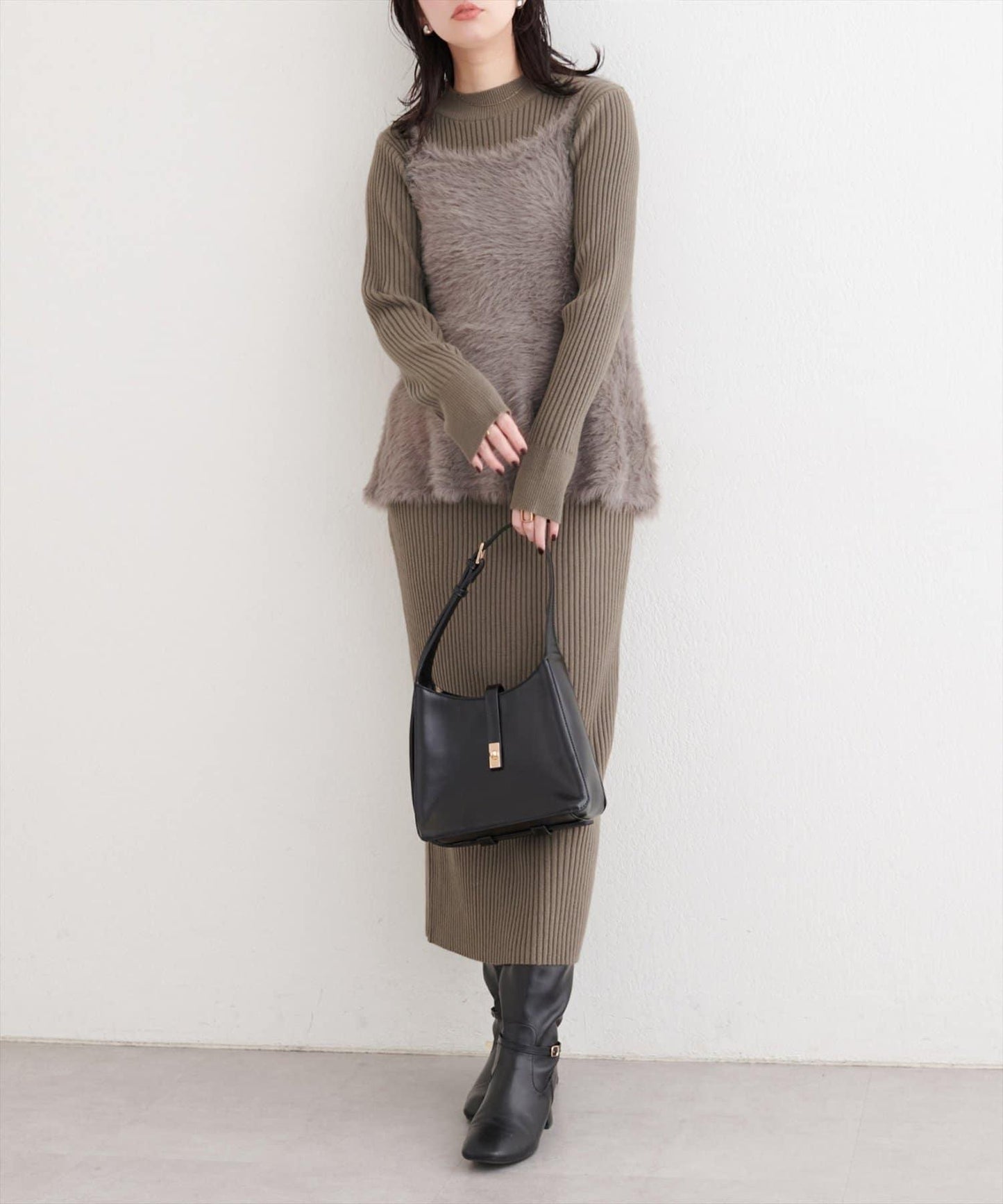 露背荷葉邊吊帶背心+針織連衣裙