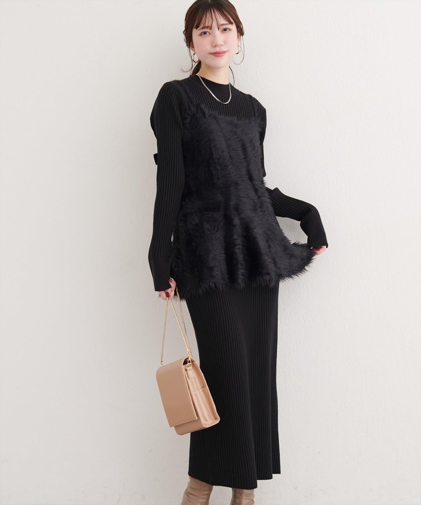 露背荷葉邊吊帶背心+針織連衣裙