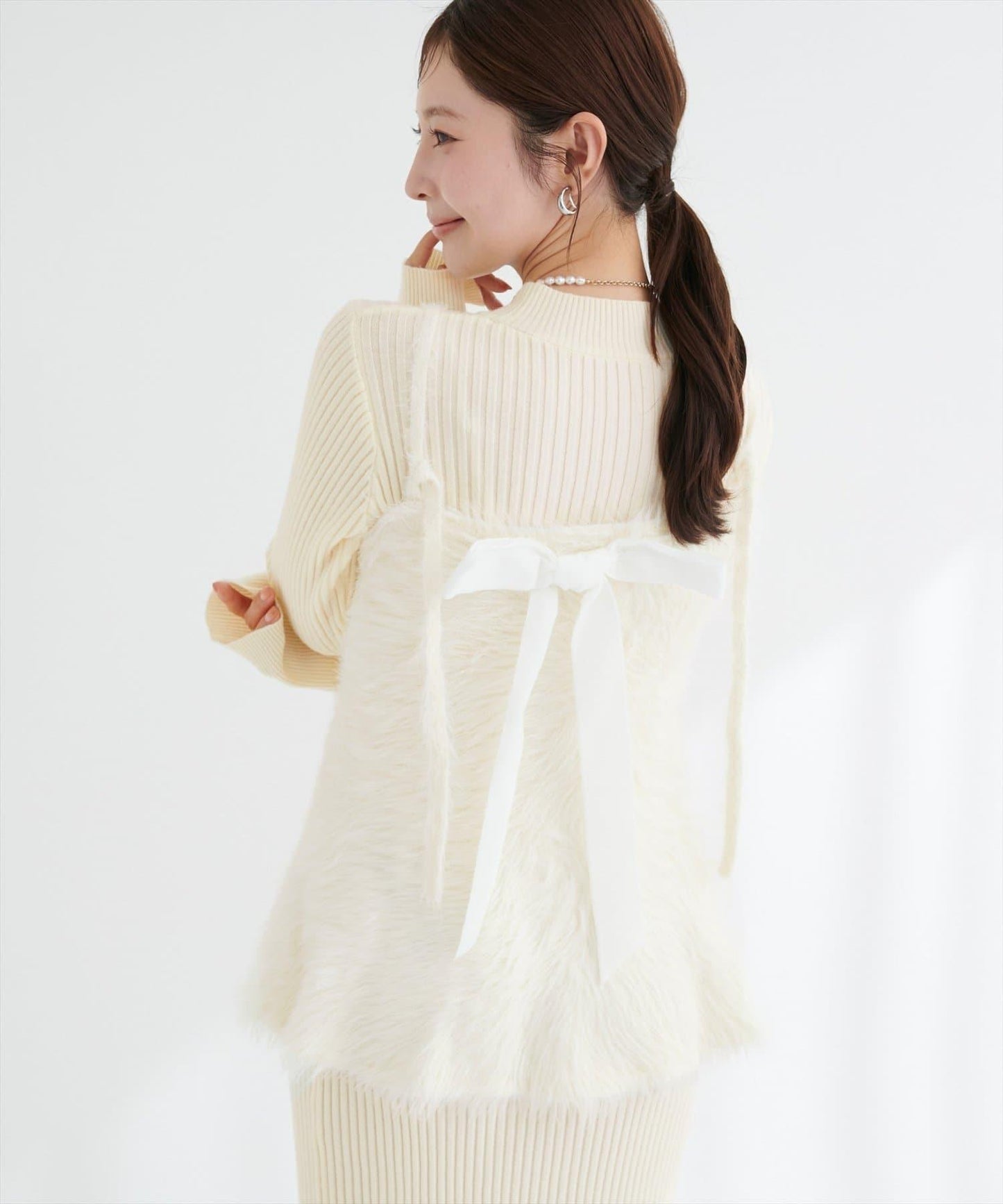 露背荷葉邊吊帶背心+針織連衣裙