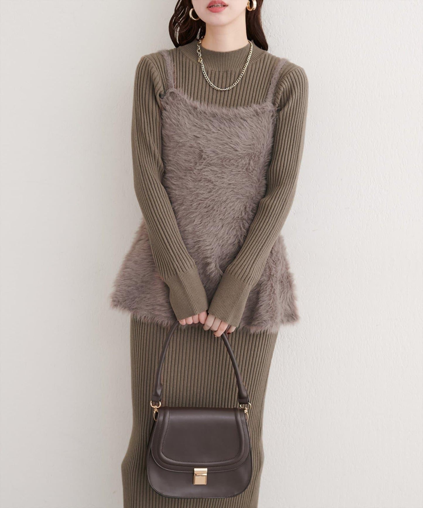 露背荷葉邊吊帶背心+針織連衣裙