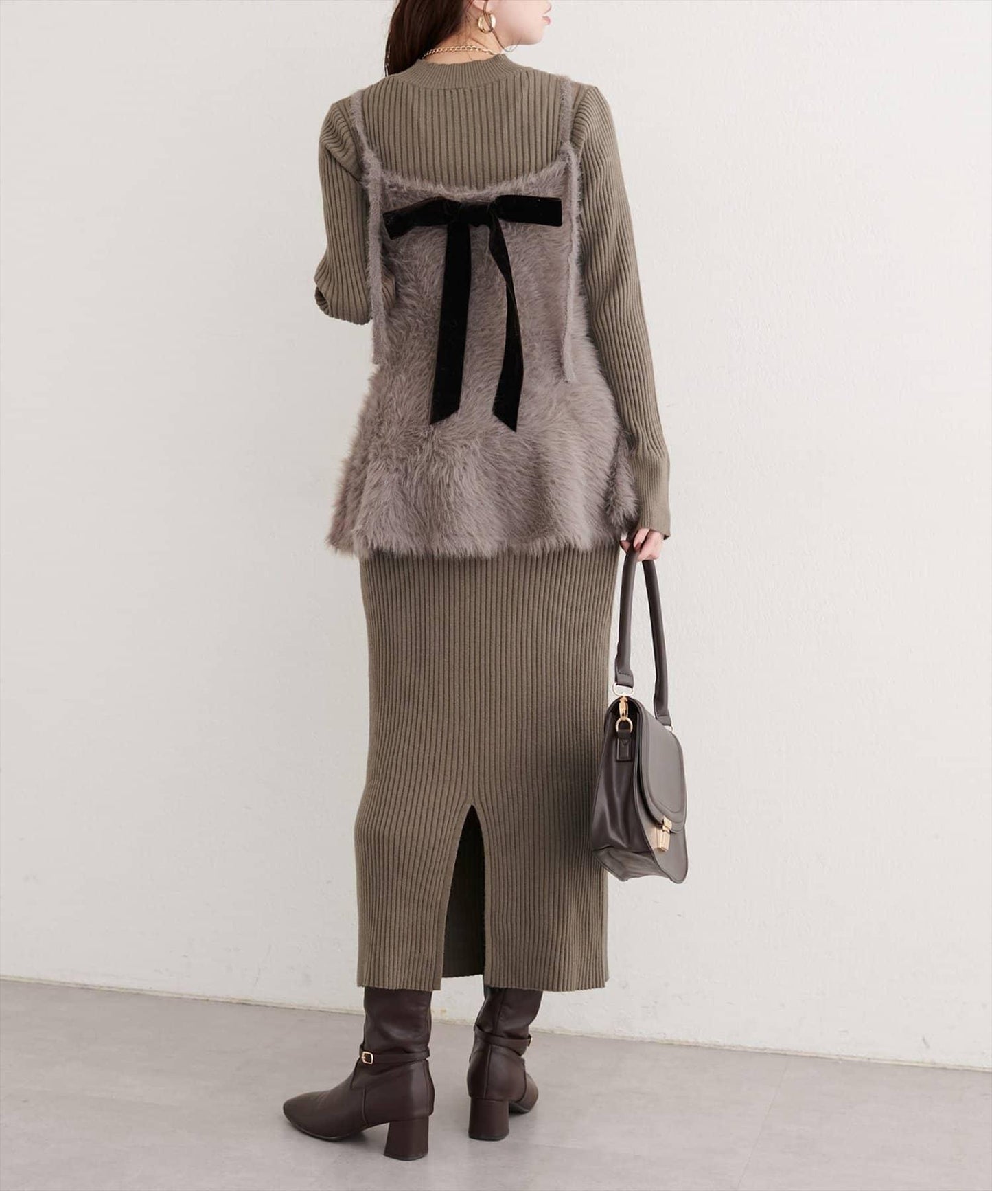 露背荷葉邊吊帶背心+針織連衣裙