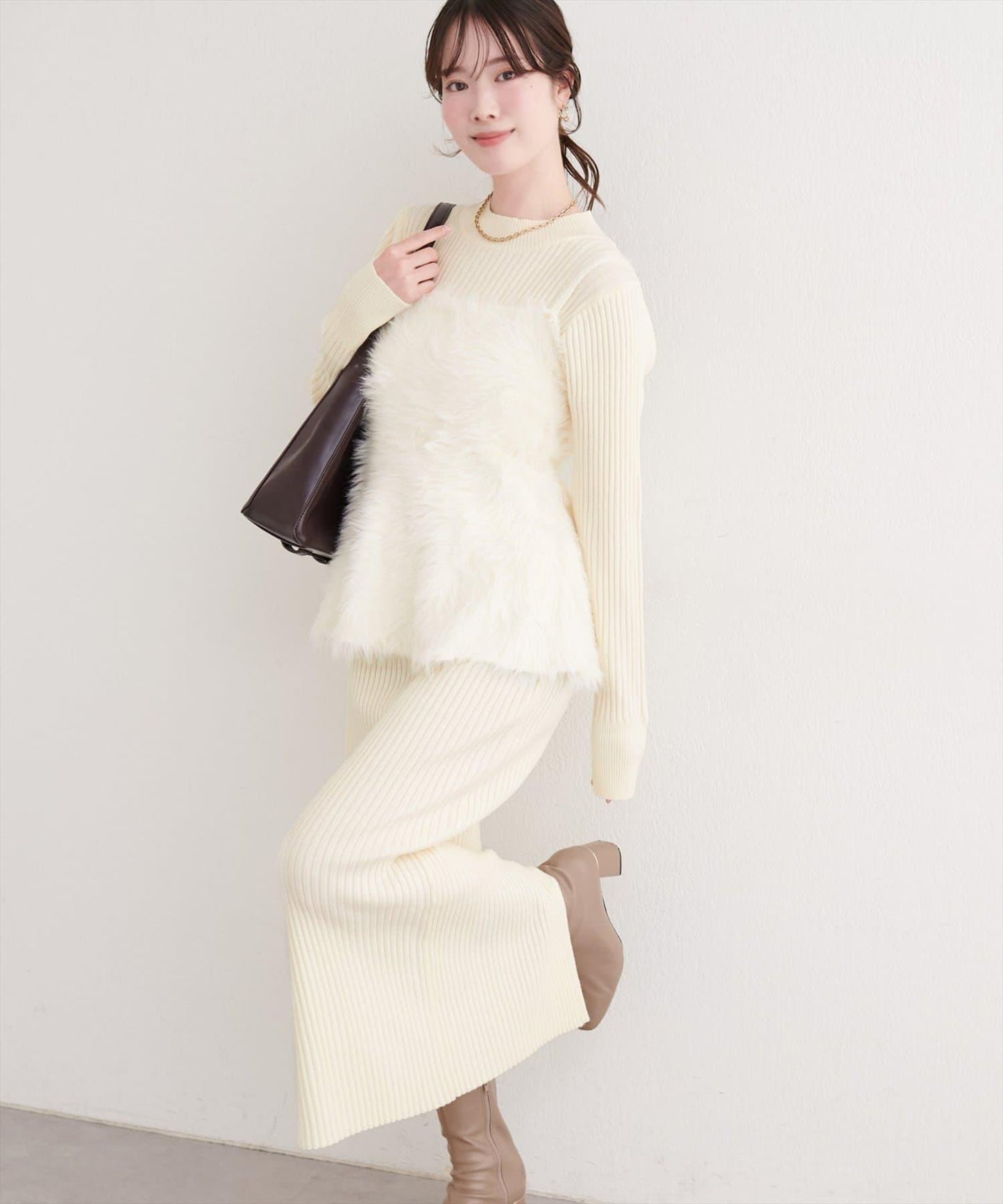 露背荷葉邊吊帶背心+針織連衣裙