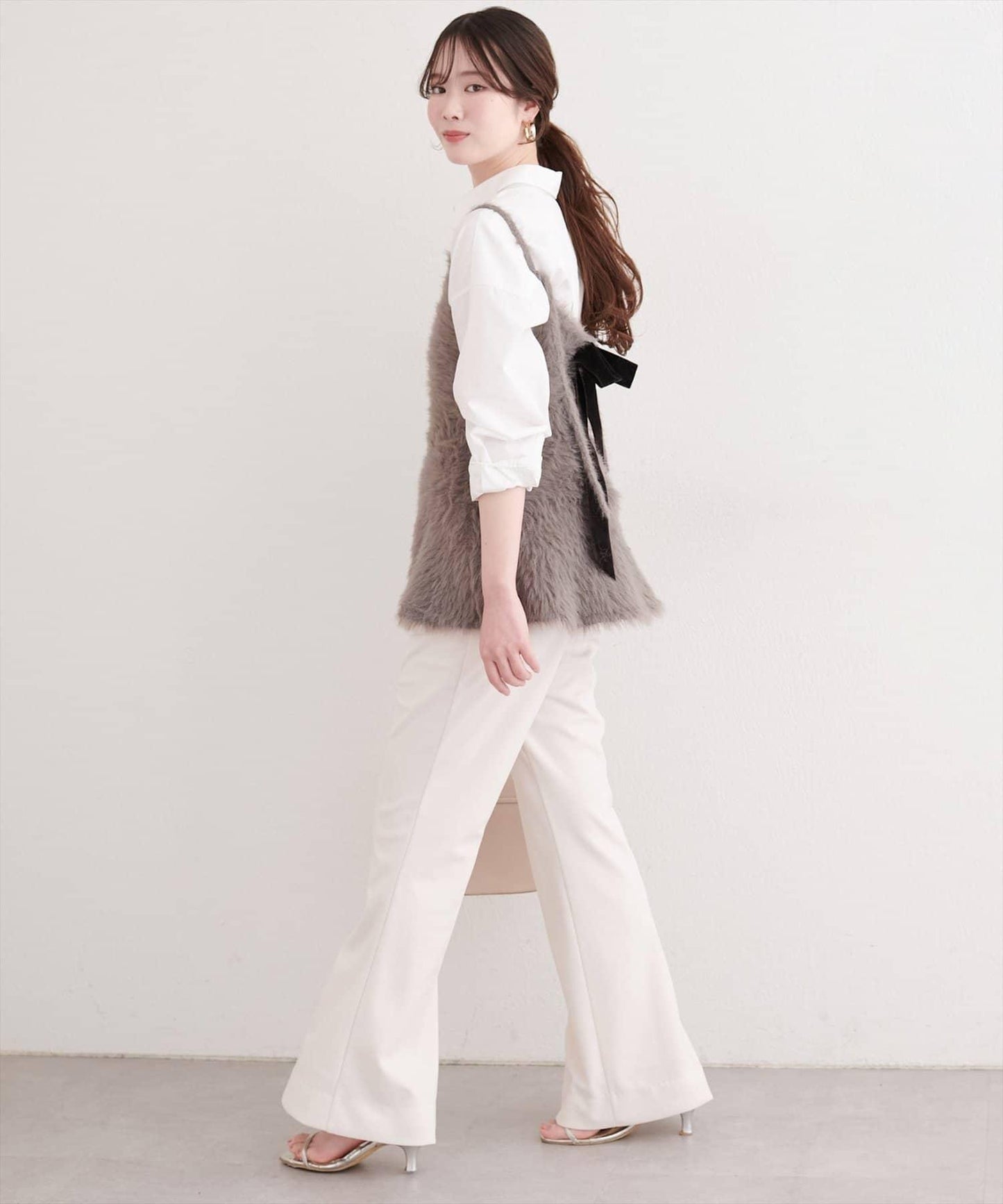 露背荷葉邊吊帶背心+針織連衣裙