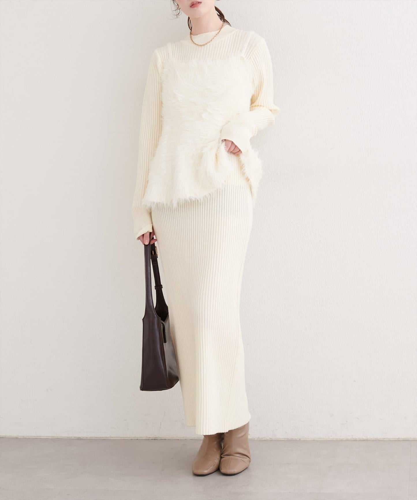 露背荷葉邊吊帶背心+針織連衣裙