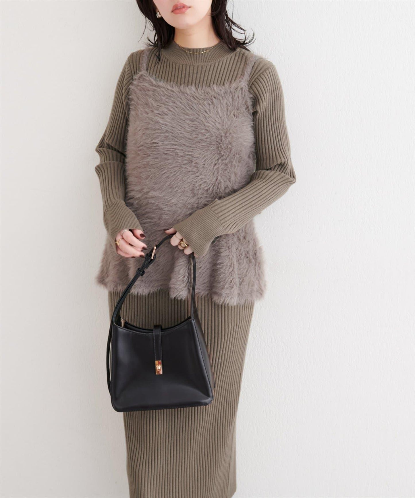 露背荷葉邊吊帶背心+針織連衣裙