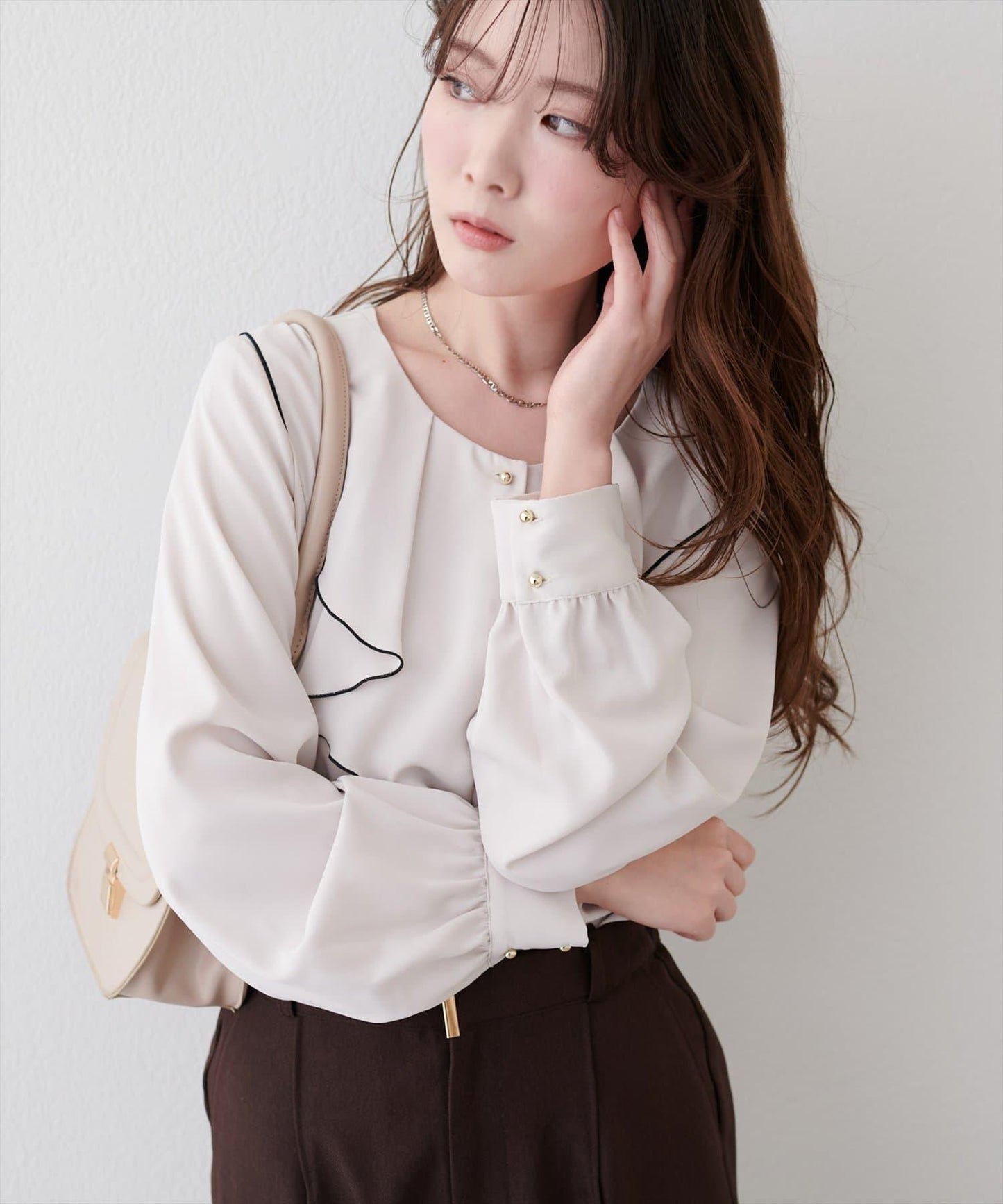 前荷葉邊襯衫
