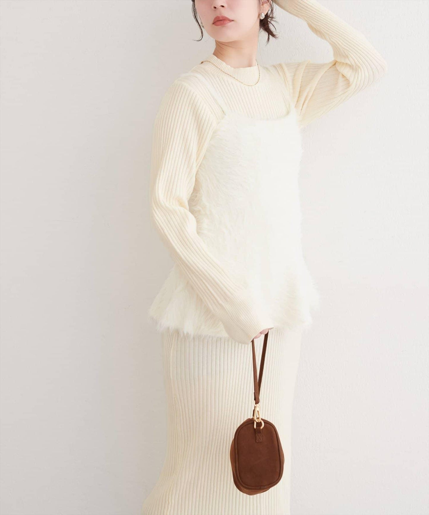 露背荷葉邊吊帶背心+針織連衣裙