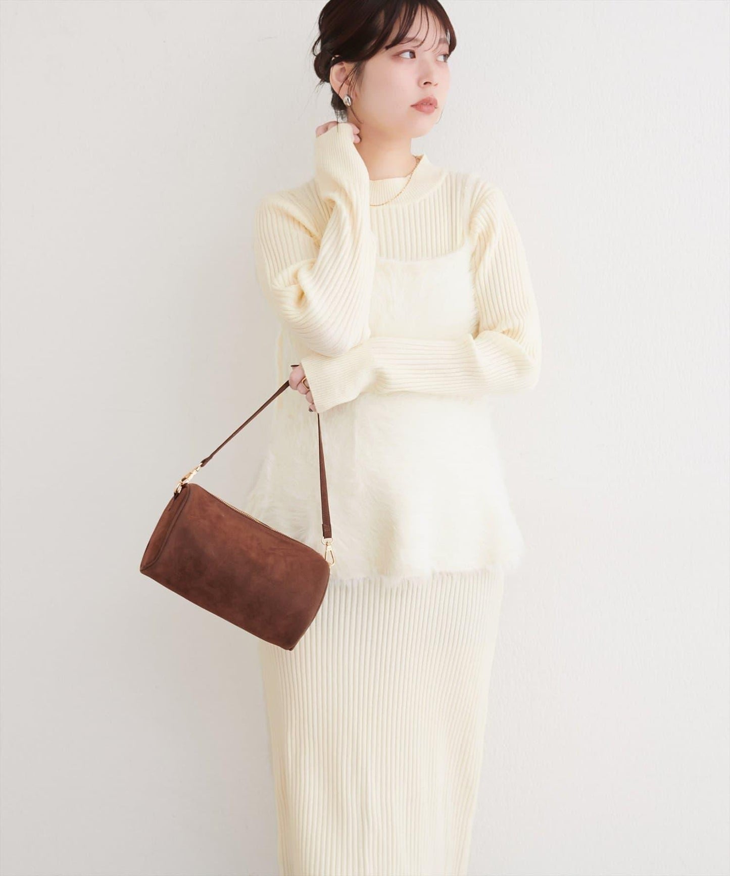 露背荷葉邊吊帶背心+針織連衣裙