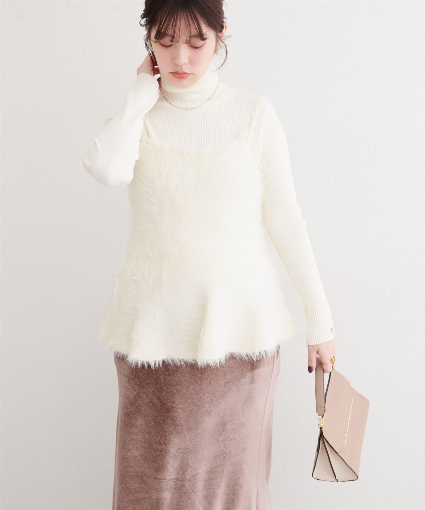 露背荷葉邊吊帶背心+針織連衣裙