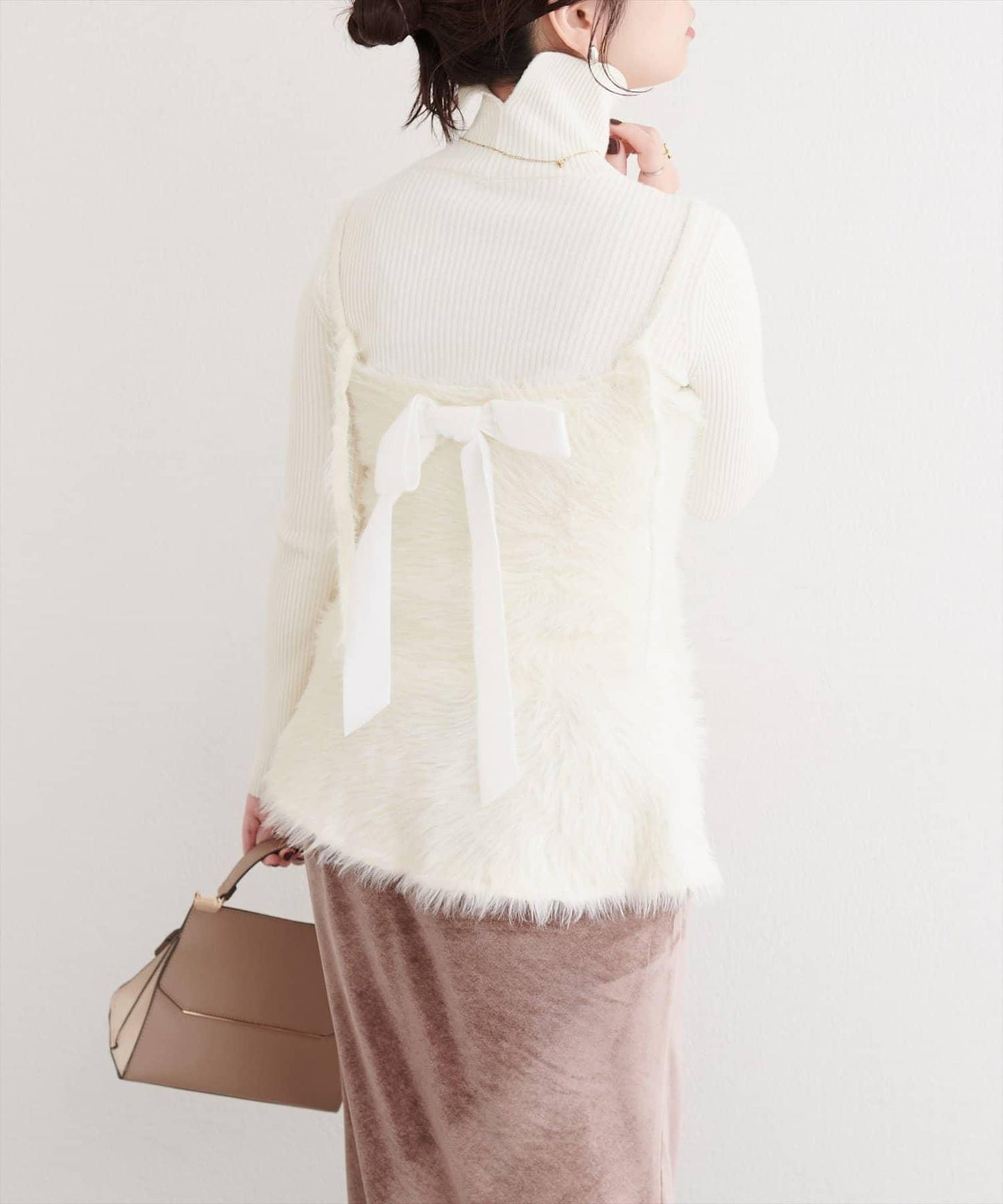 露背荷葉邊吊帶背心+針織連衣裙