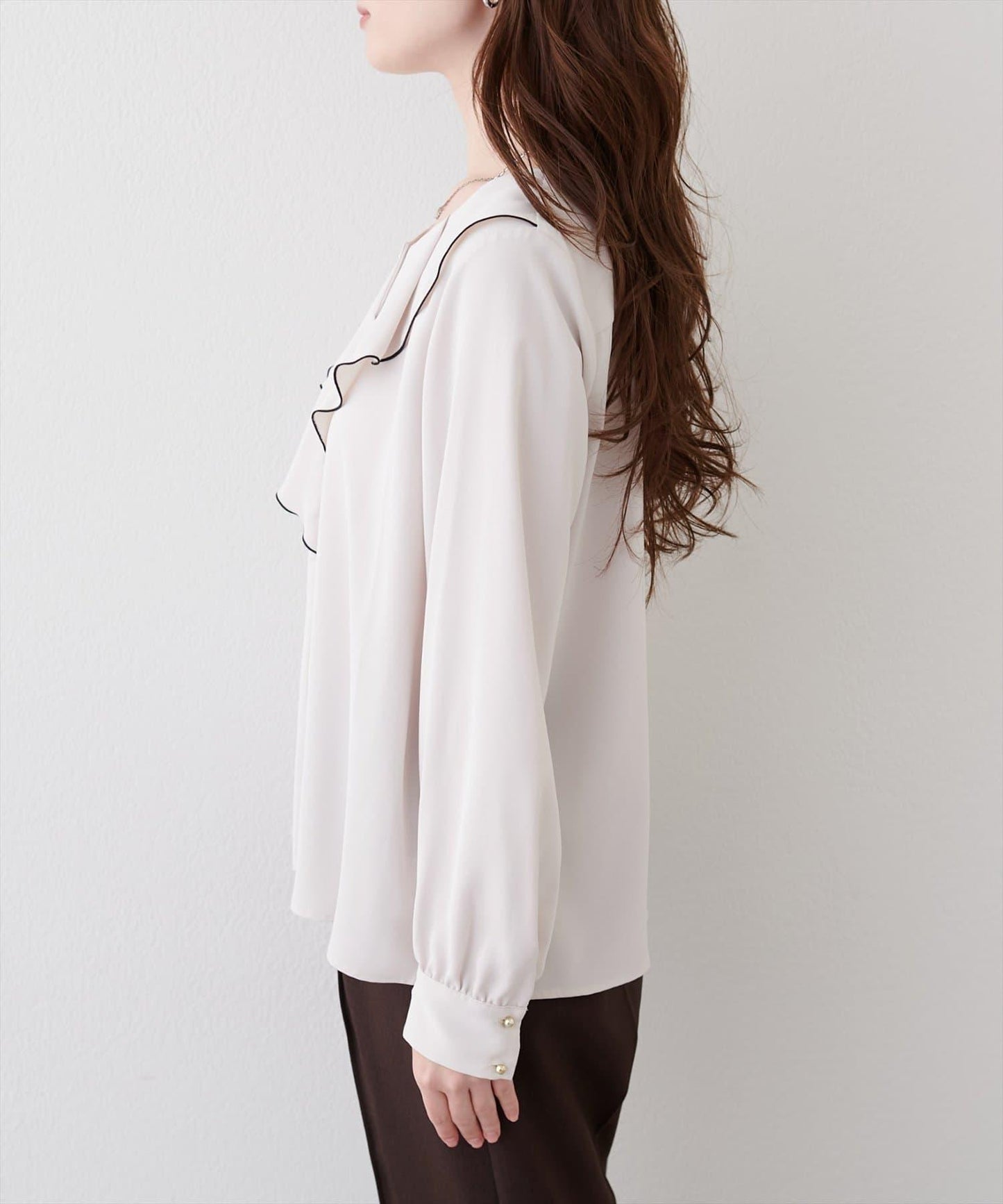 前荷葉邊襯衫