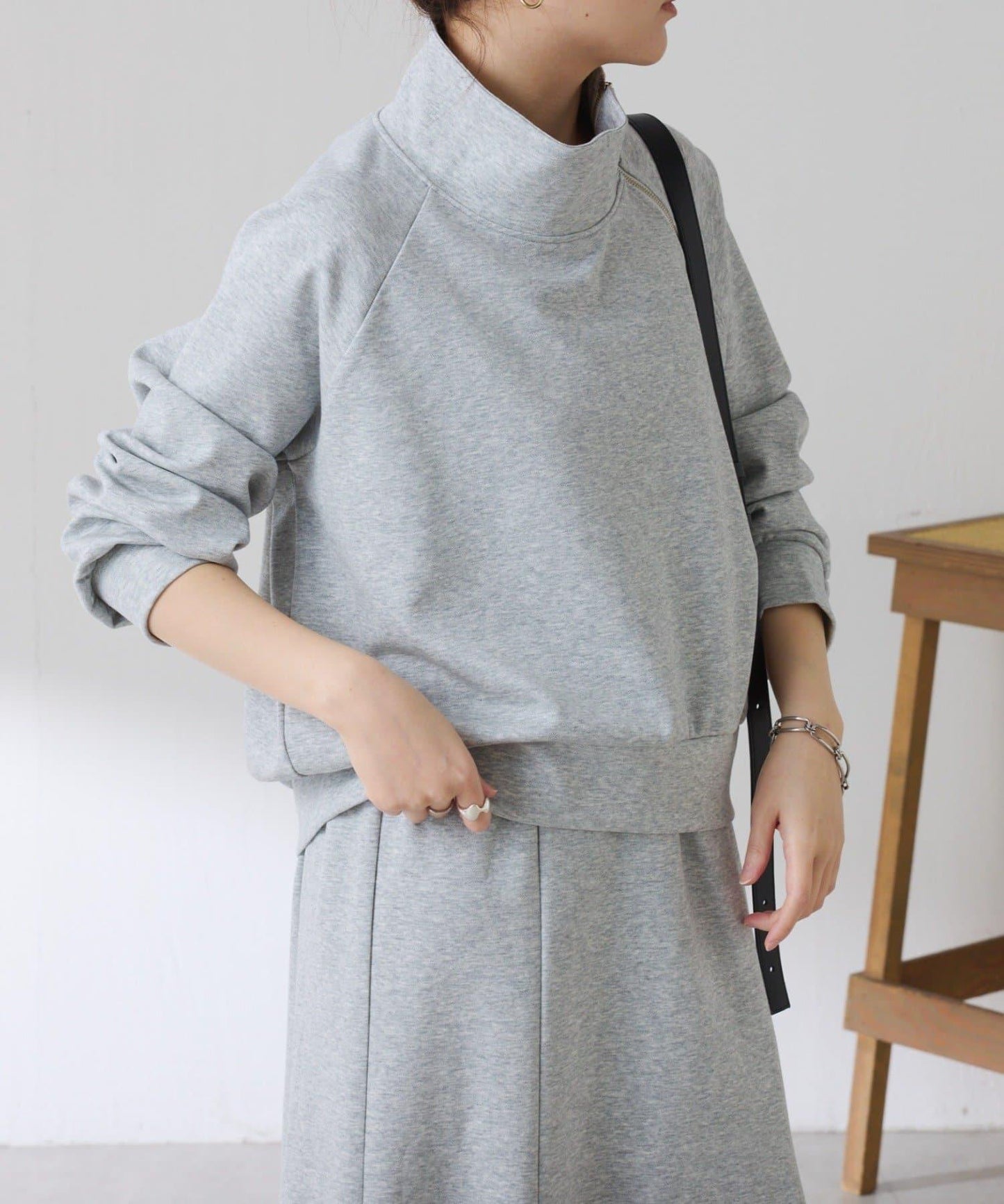 【舒適/百搭】不對稱半拉鍊套裝