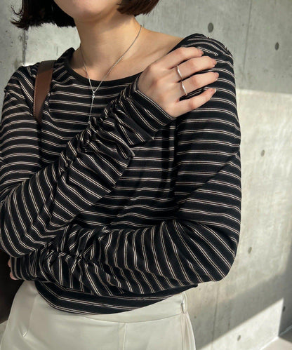 後背U領短款條紋T恤