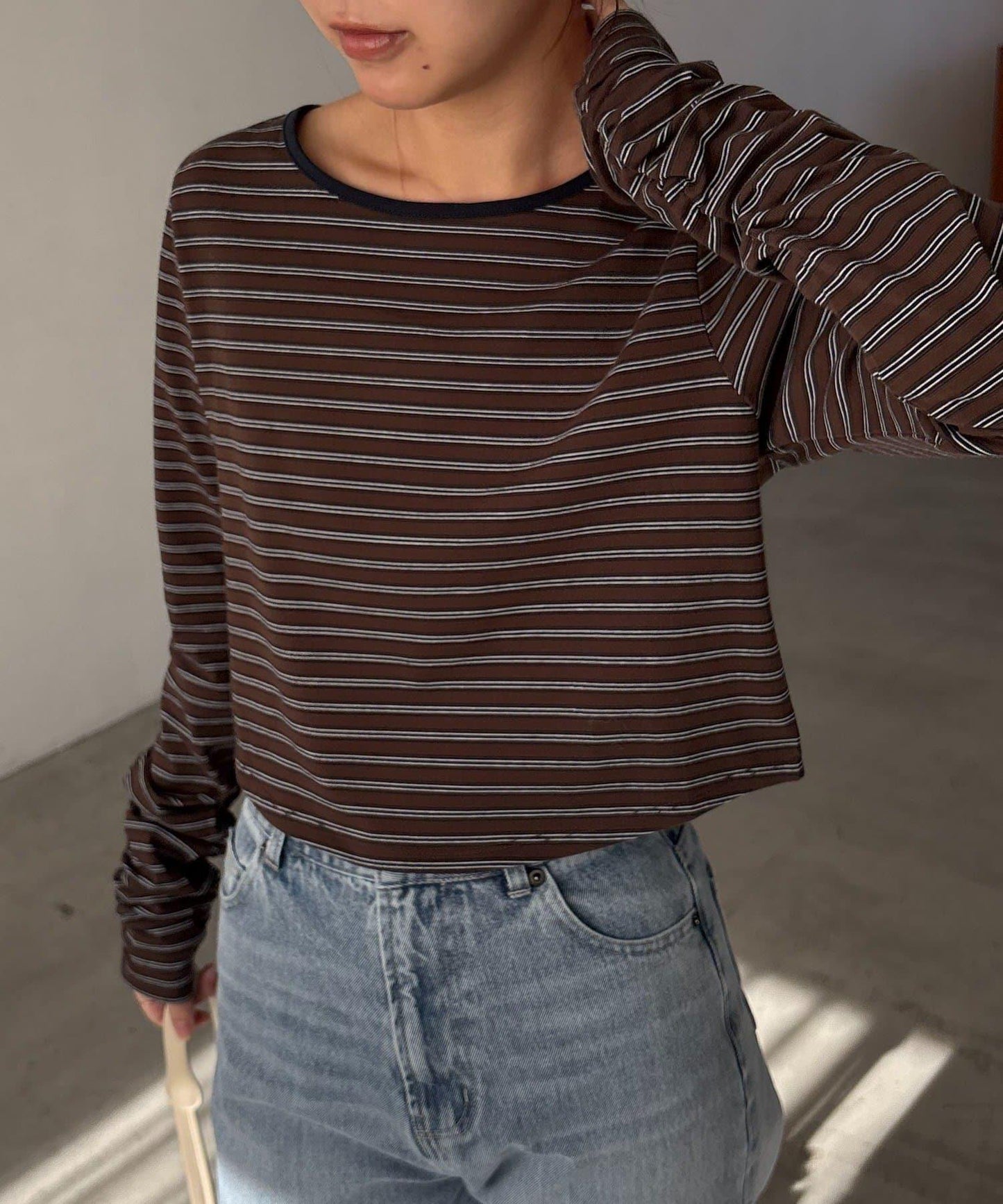 後背U領短款條紋T恤