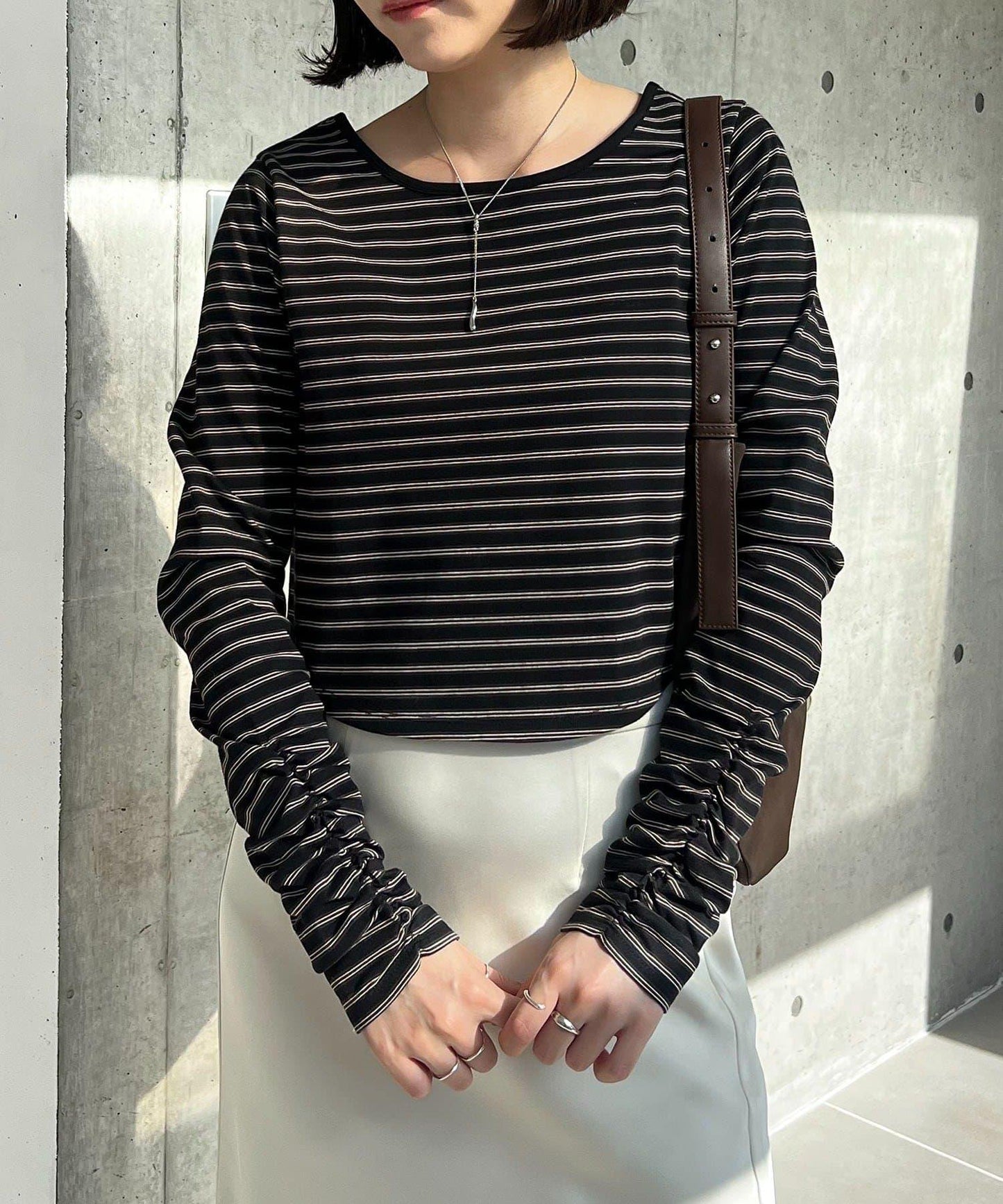 後背U領短款條紋T恤