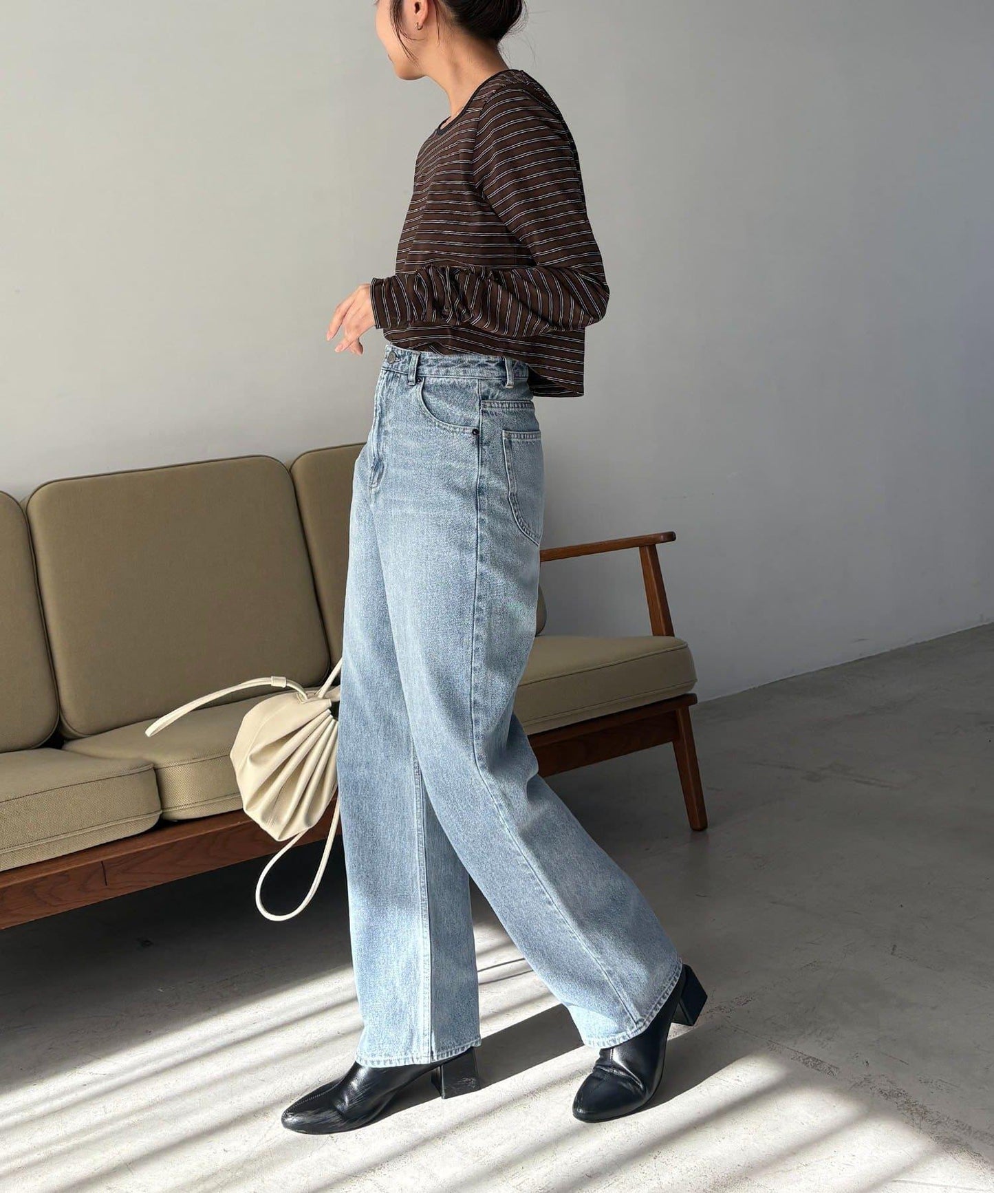 後背U領短款條紋T恤