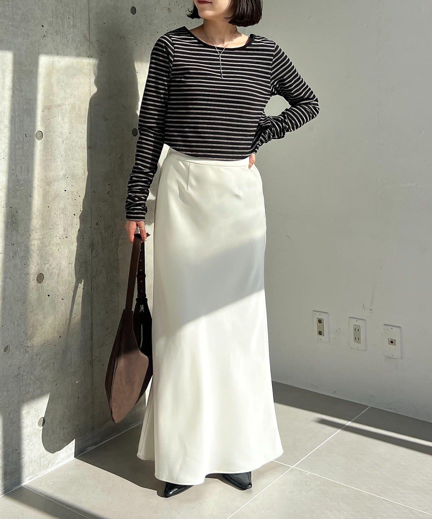 後背U領短款條紋T恤