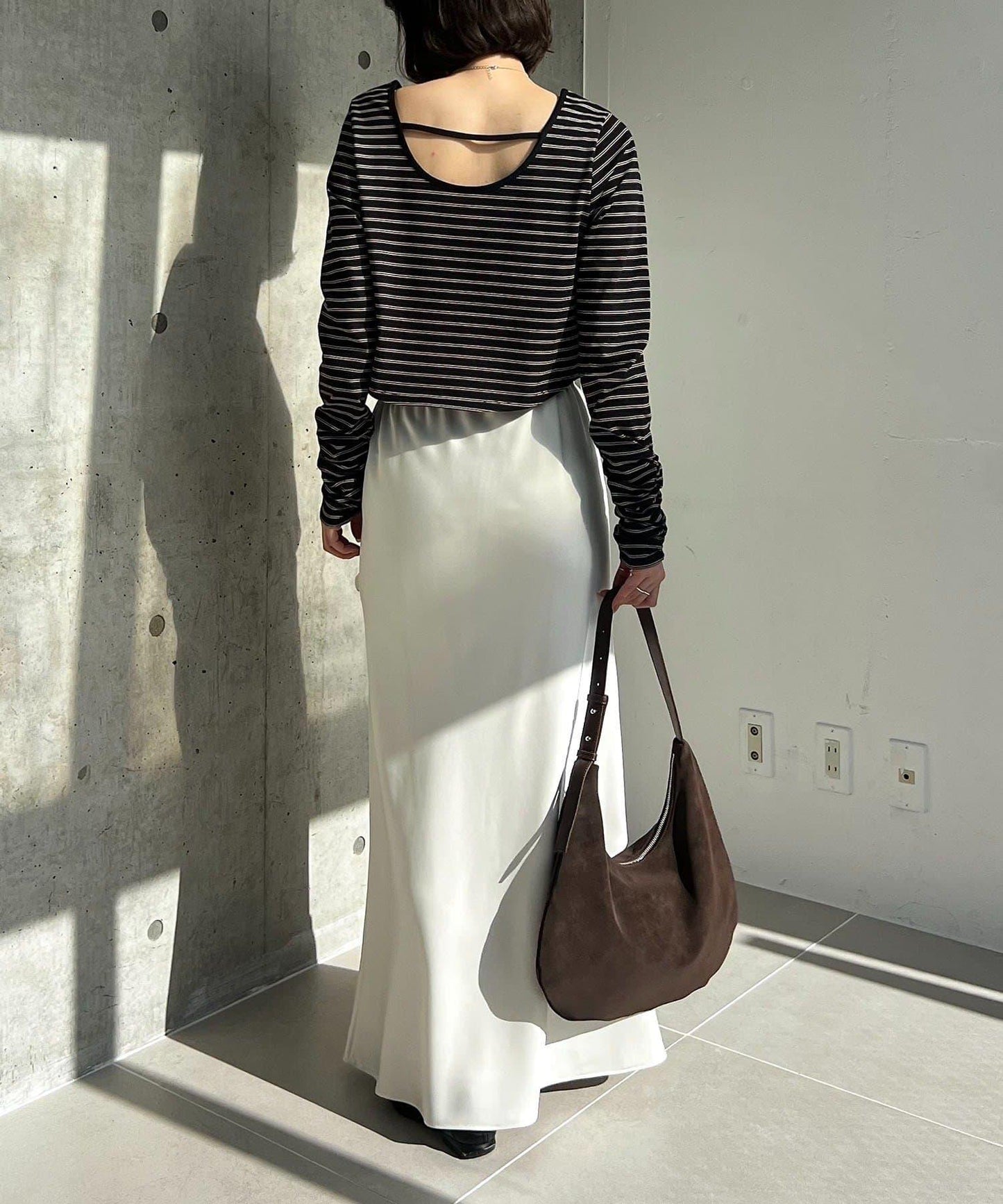 後背U領短款條紋T恤