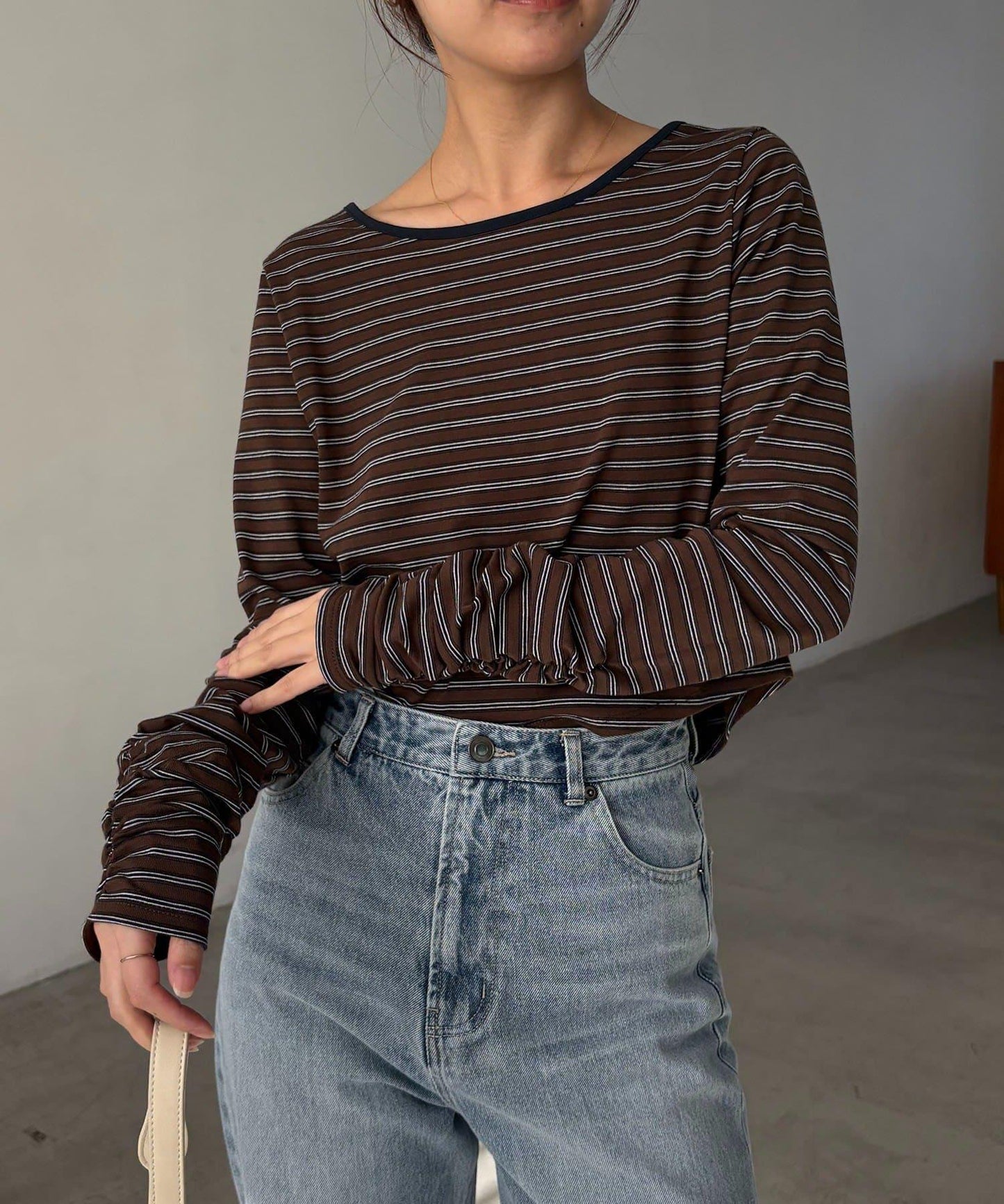 後背U領短款條紋T恤