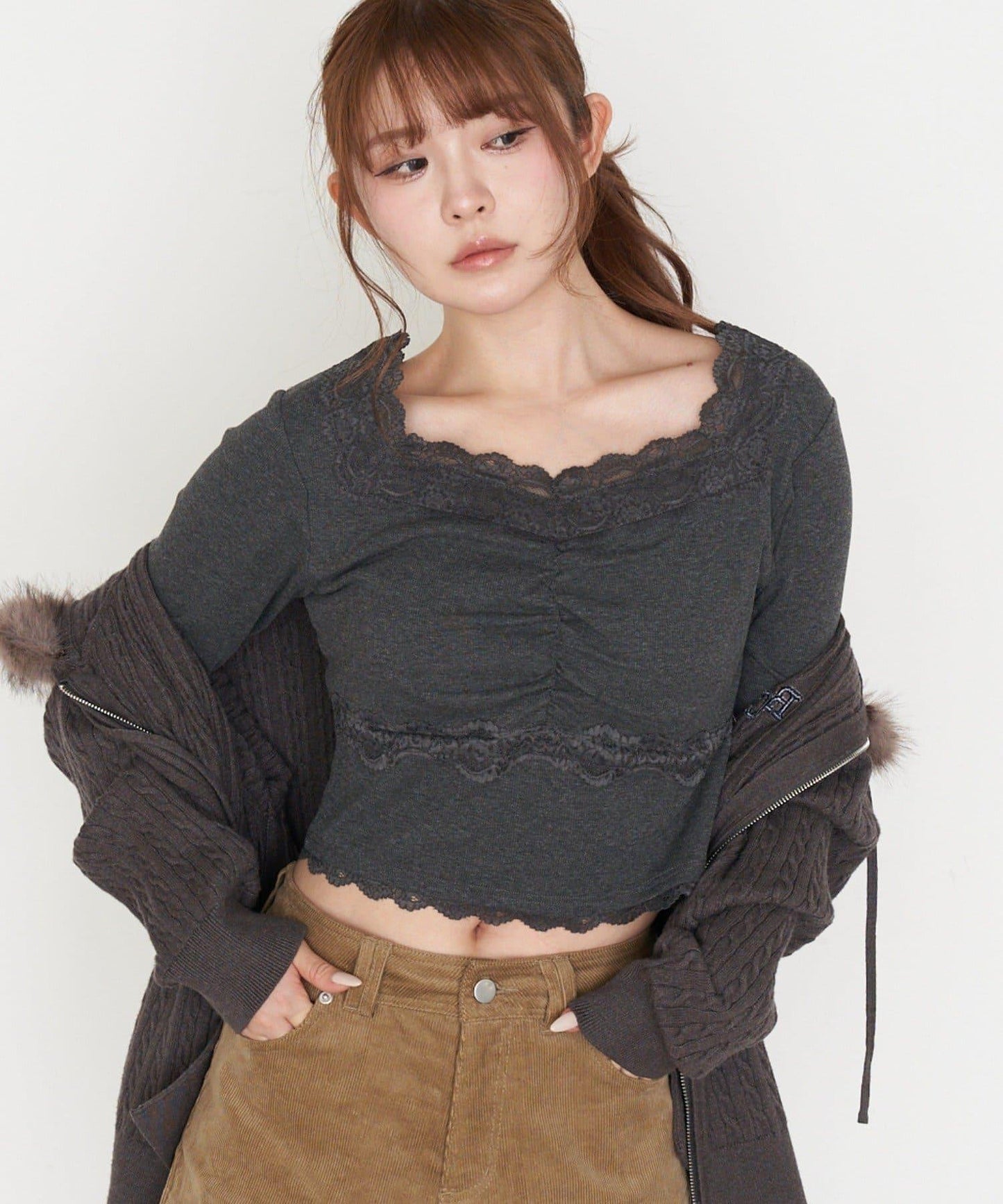 帶胸墊蕾絲長袖T恤