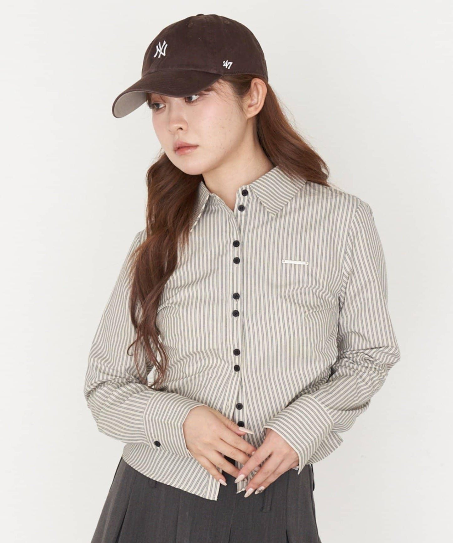 胸部刺繡修身襯衫