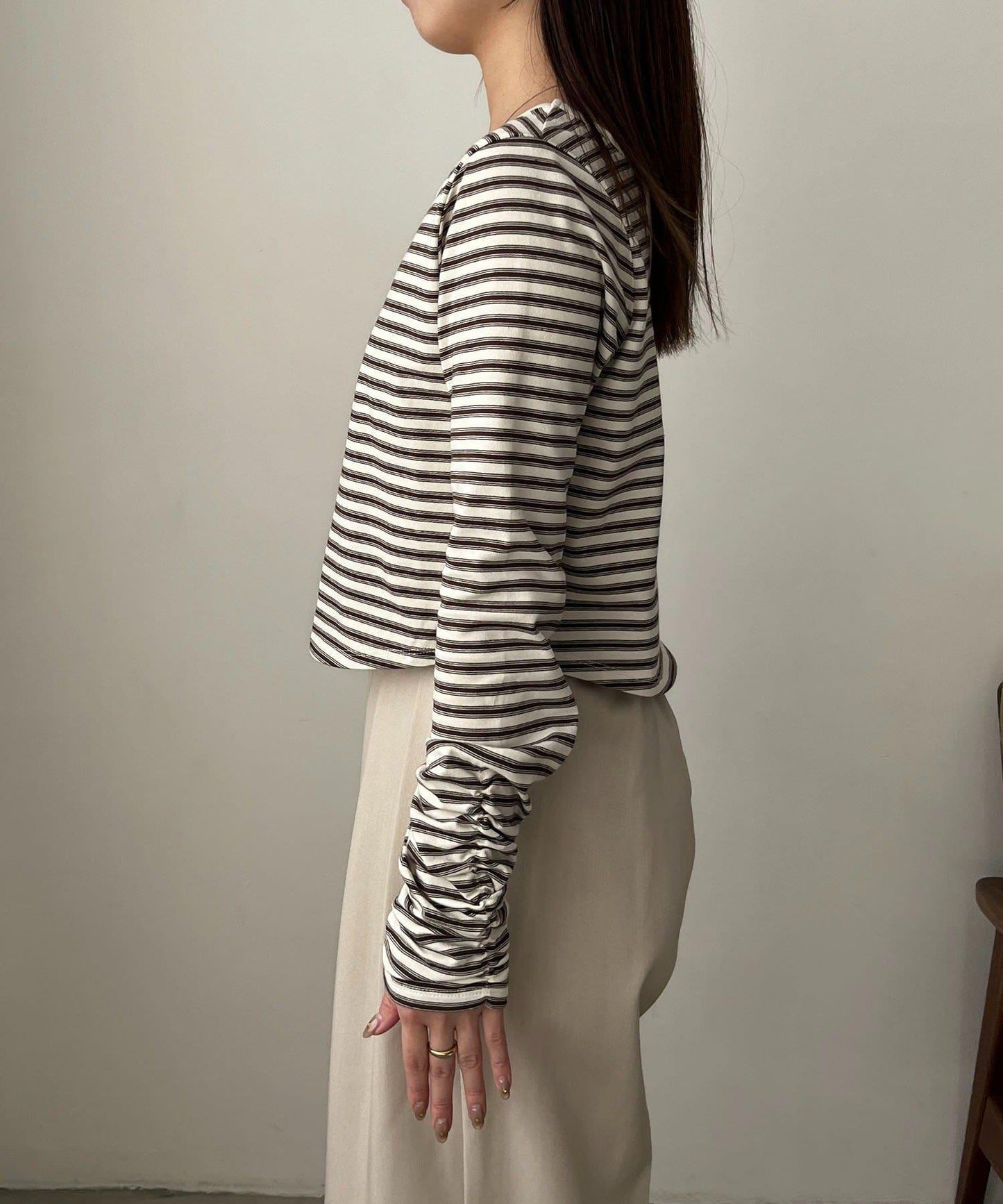 後背U領短款條紋T恤